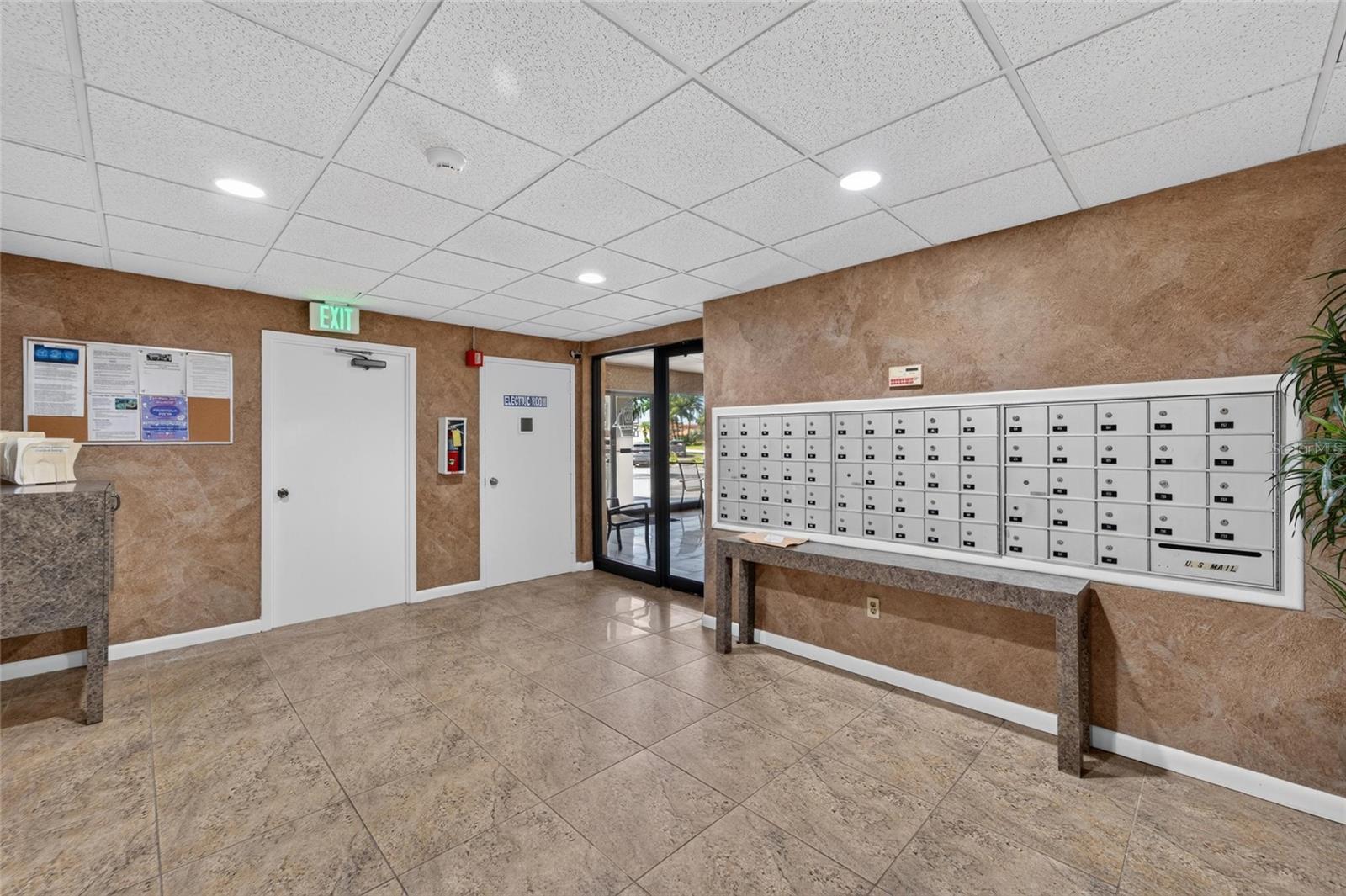 19029 US HIGHWAY 19 N, #9-202, Clearwater, FL 33764