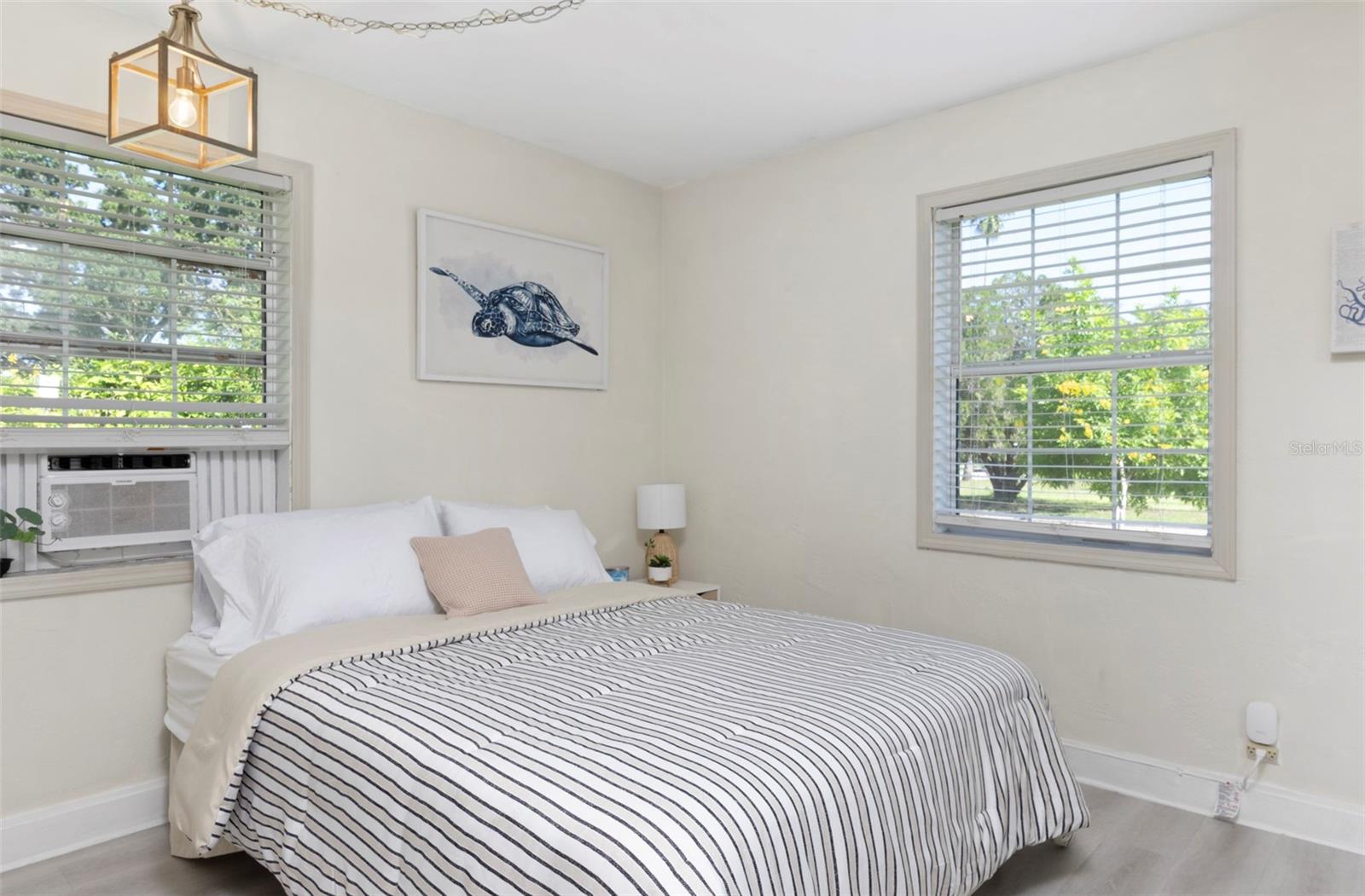 924 32ND STREET N, St Petersburg, FL 33713
