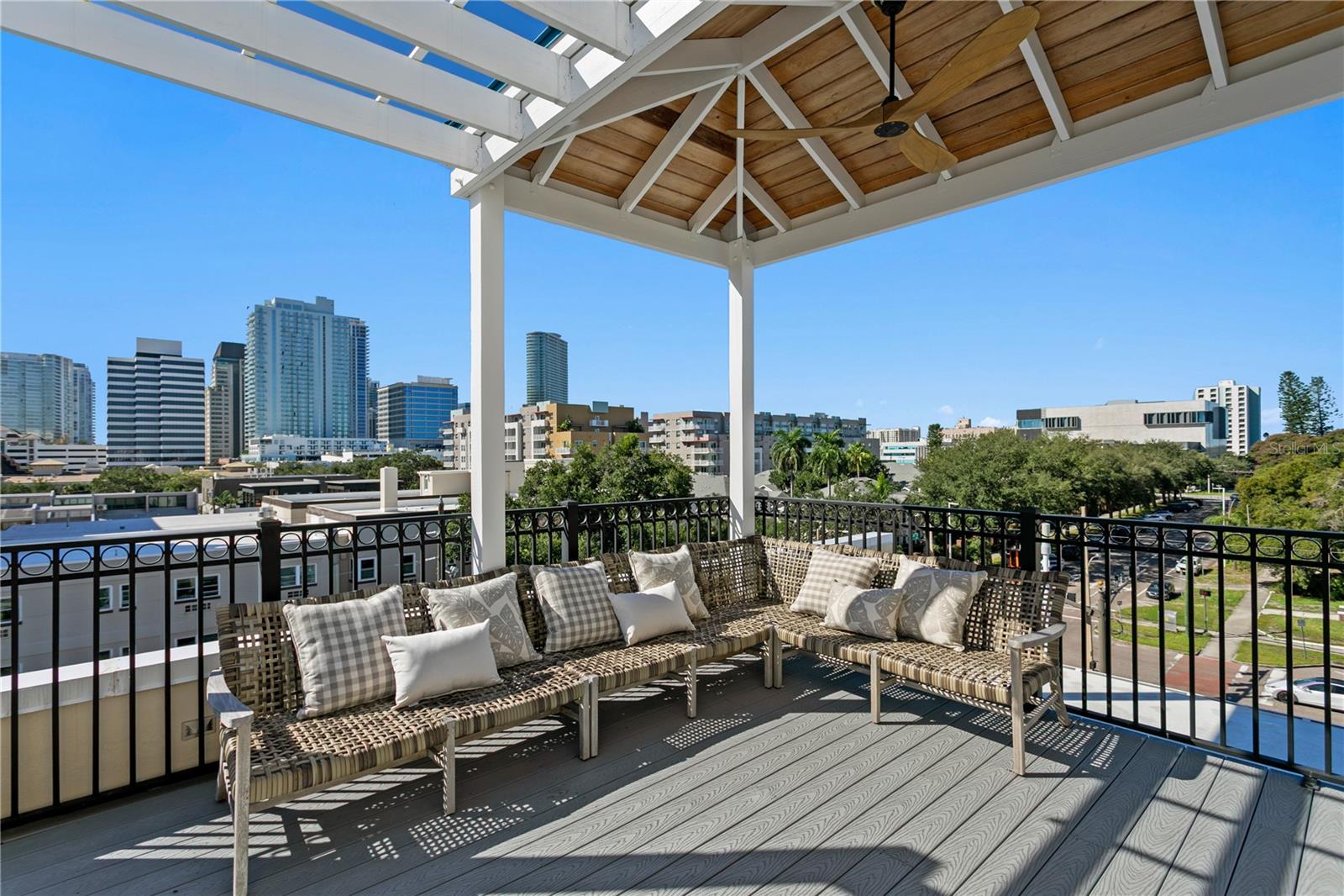 400 REGENT LANE N, St Petersburg, FL 33701