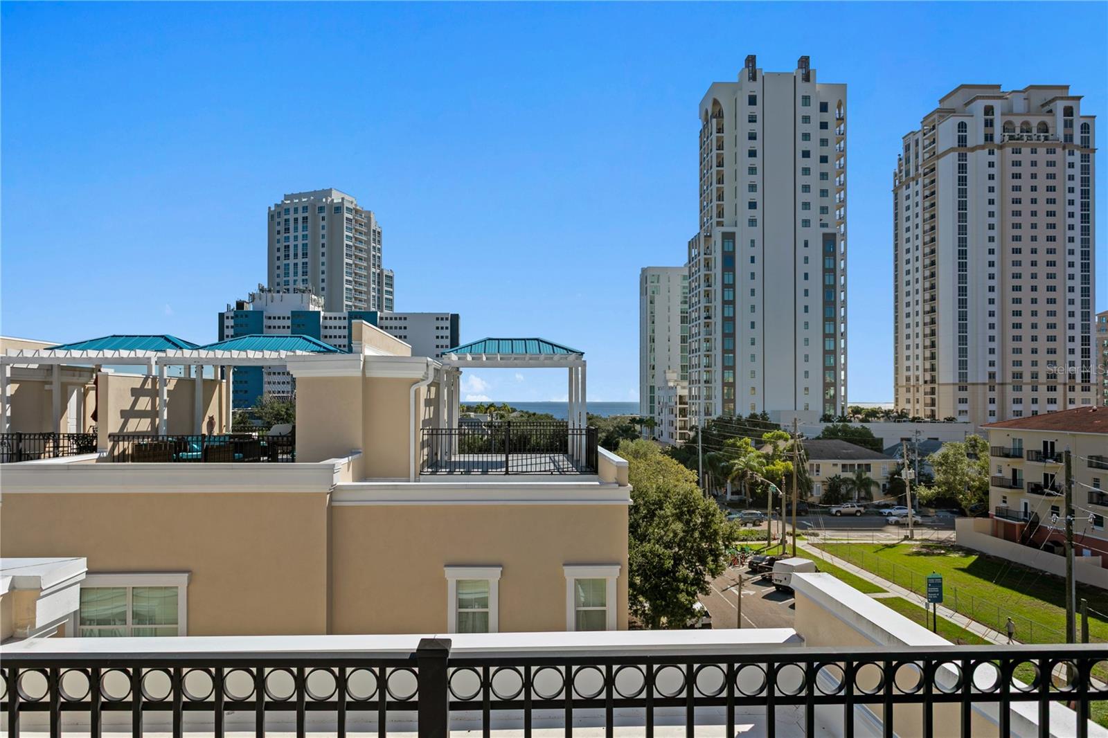 400 REGENT LANE N, St Petersburg, FL 33701