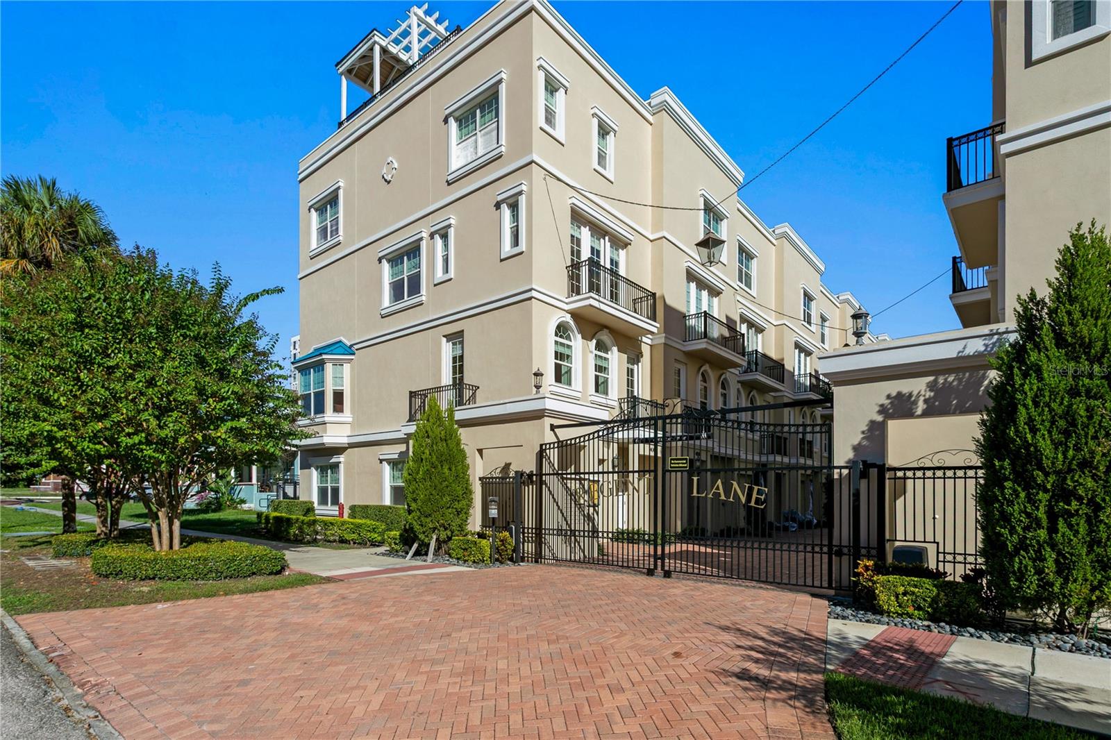 400 REGENT LANE N, St Petersburg, FL 33701