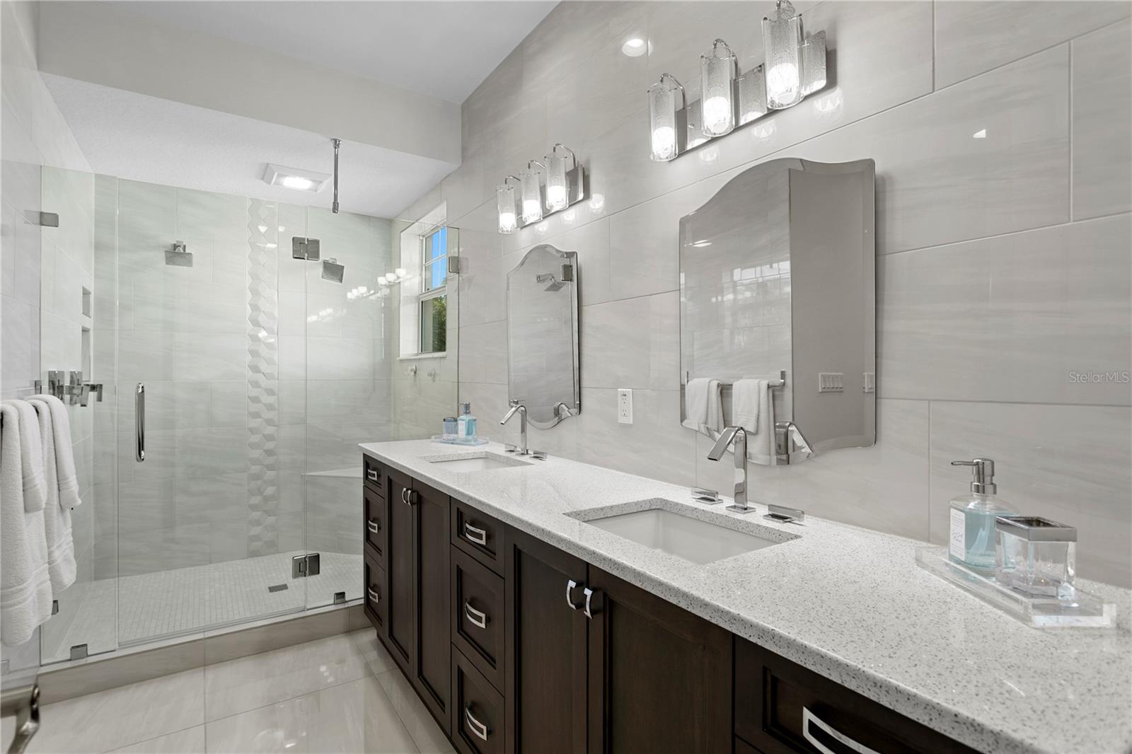 400 REGENT LANE N, St Petersburg, FL 33701