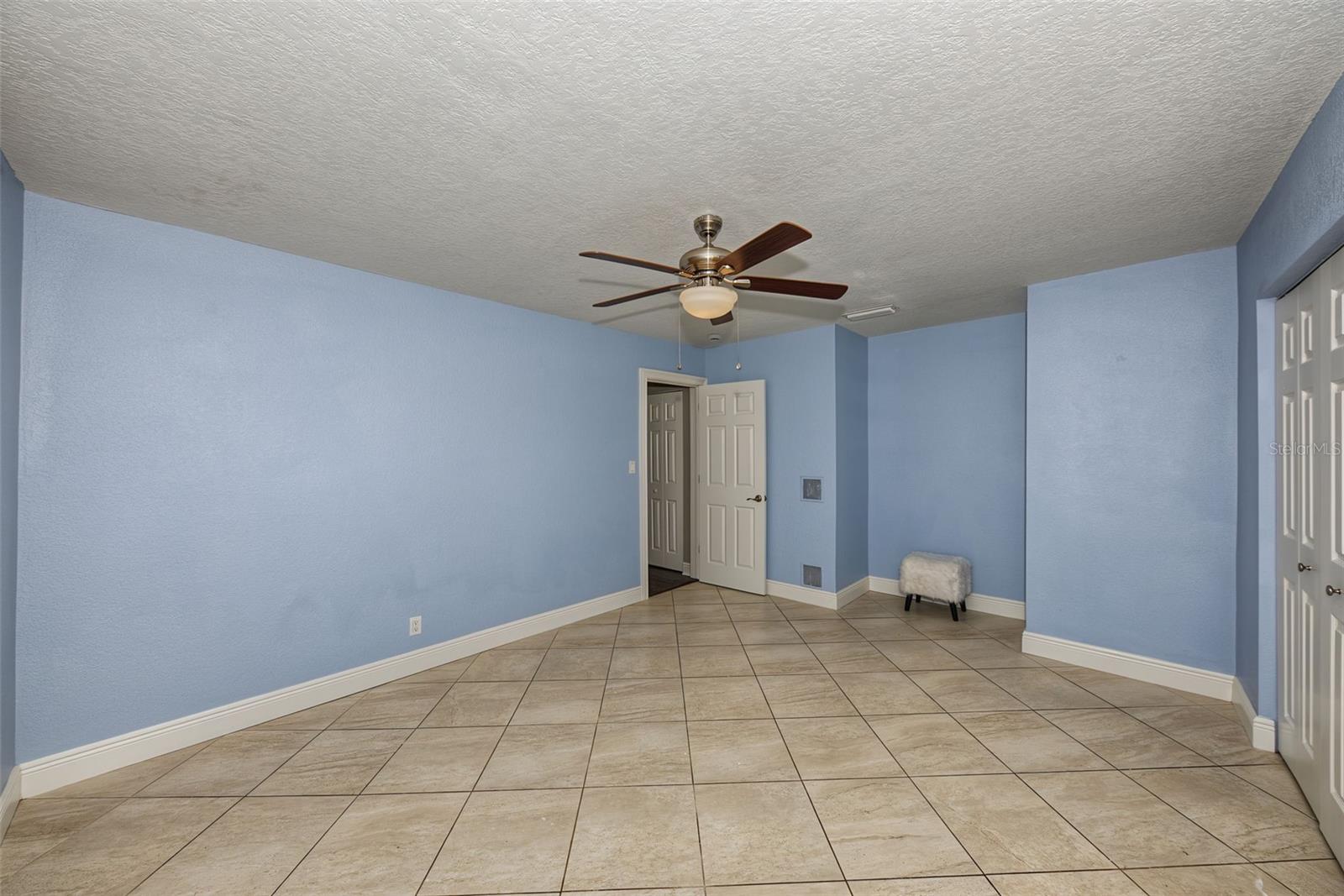 146 33RD AVENUE N, St Petersburg, FL 33704