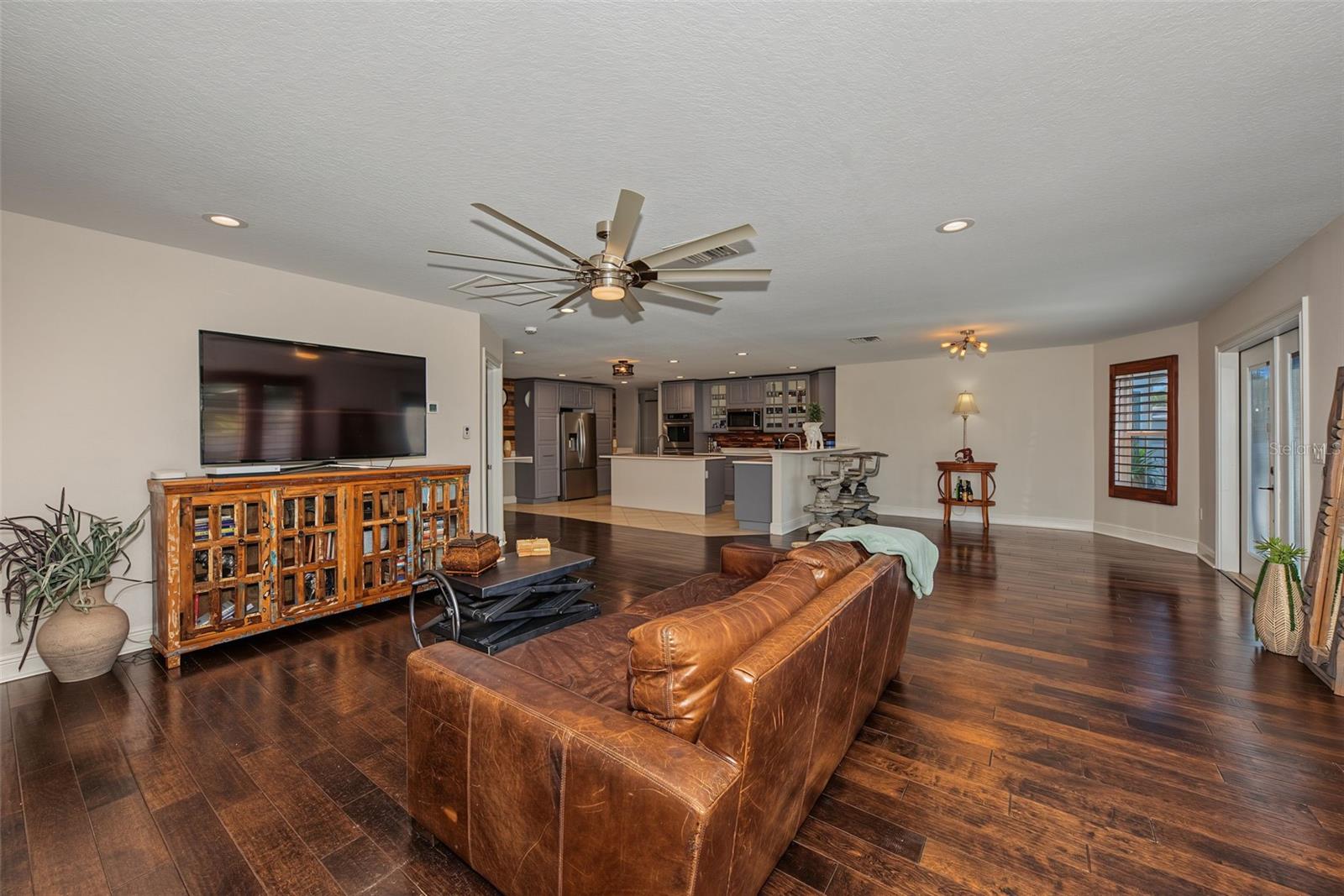 146 33RD AVENUE N, St Petersburg, FL 33704