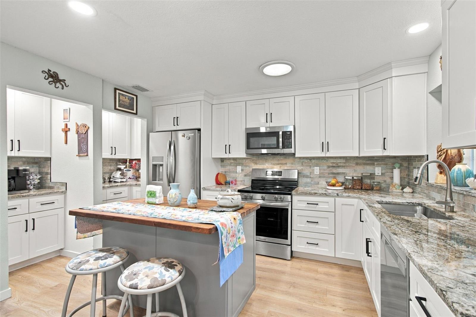 395 GEORGIA AVENUE, Crystal Beach, FL 34681