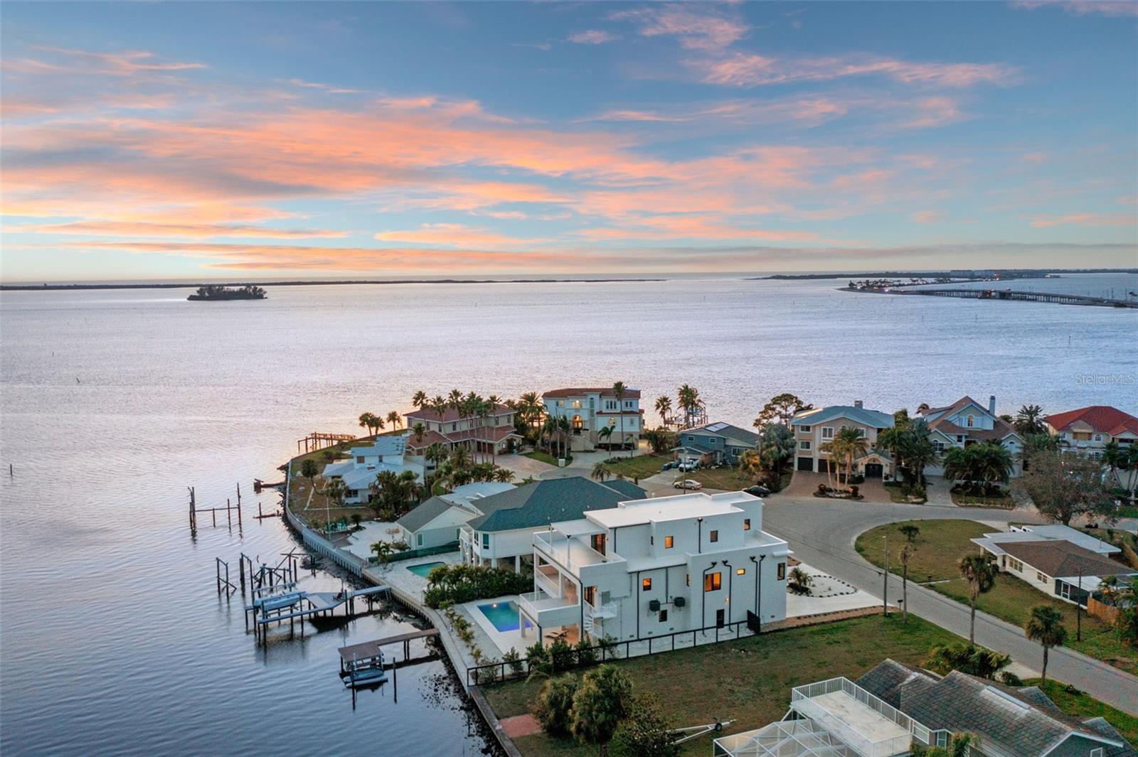 521 BAYWOOD DRIVE S, Dunedin, FL 34698
