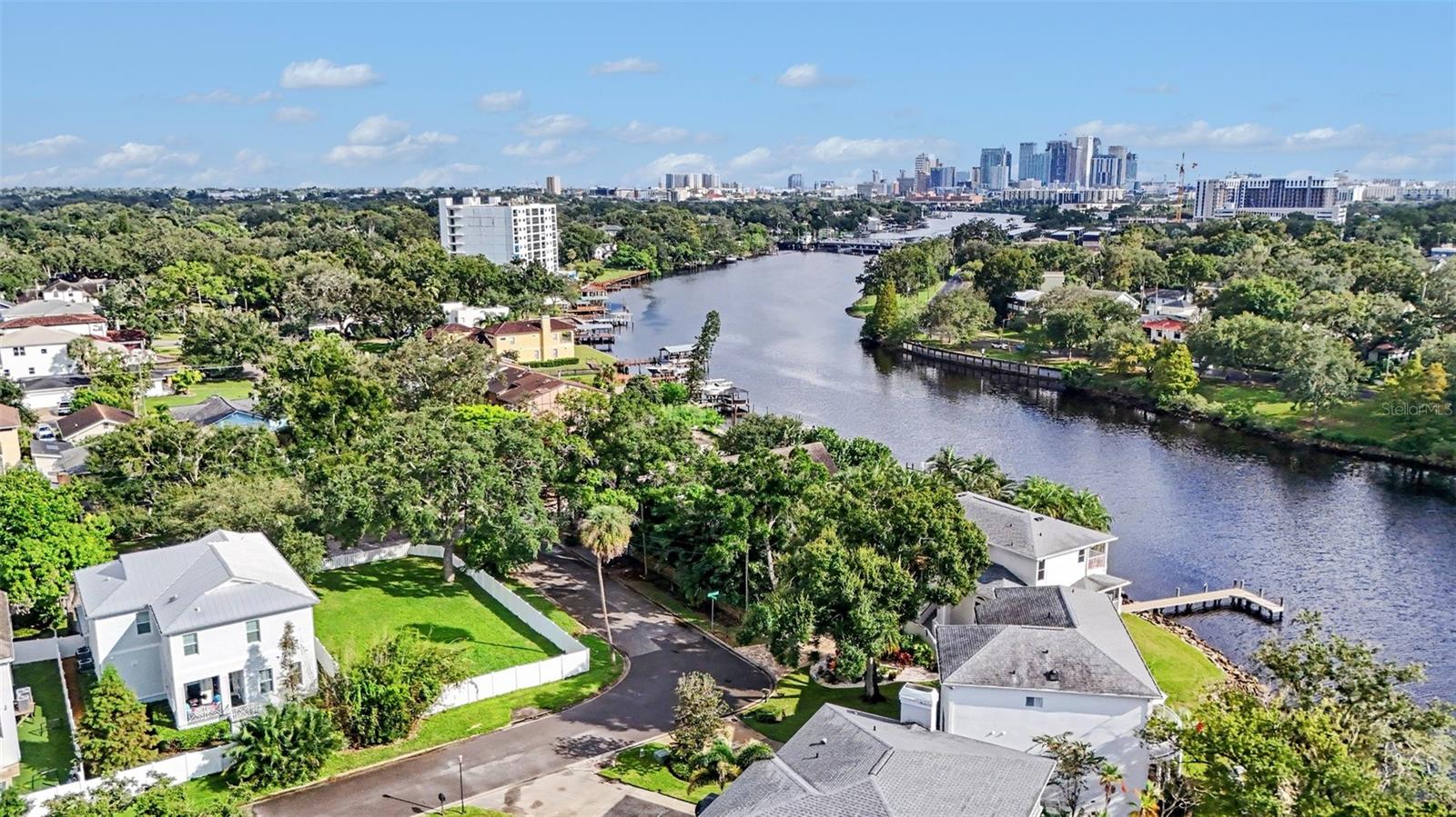 2902 N PERRY AVENUE, Tampa, FL 33602 2902 N PERRY AVENUE, Tampa, FL 33602
