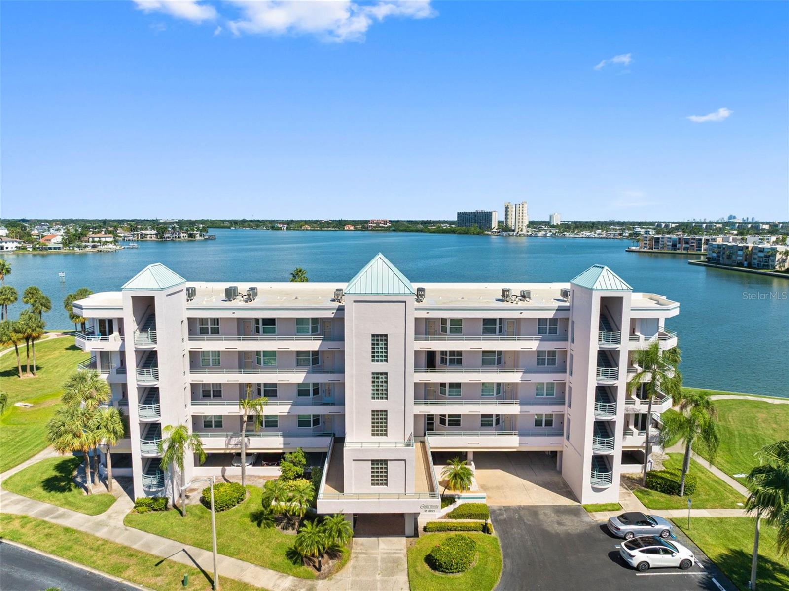 8021 SAILBOAT KEY BOULEVARD S, #304, St Petersburg, FL 33707