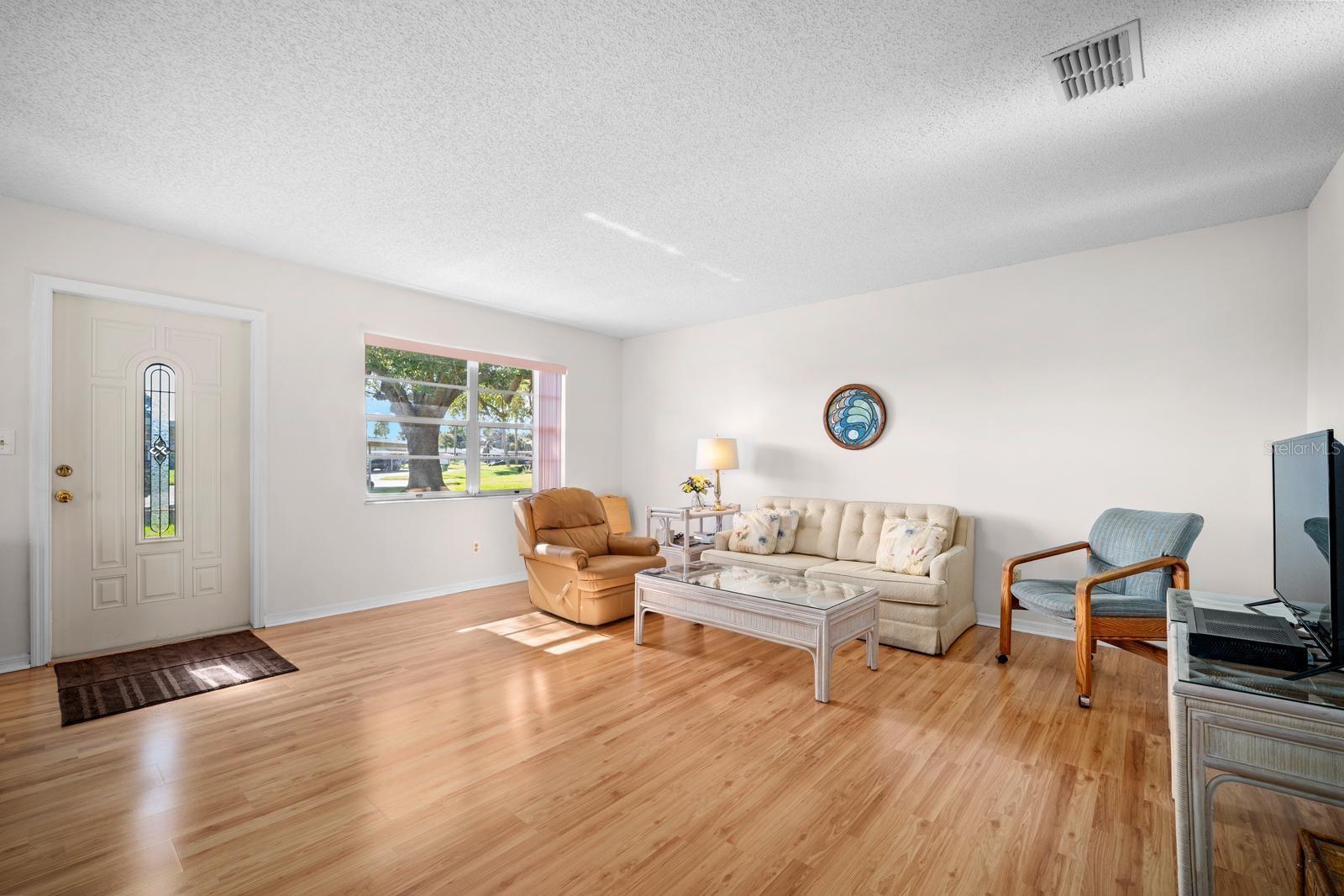 1906 CANTERBURY LANE, #32, Sun City Center, FL 33573