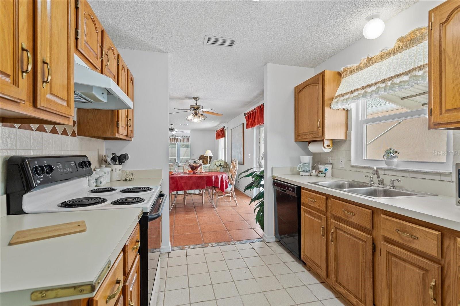 952 AVALON AVE. AVENUE, The Villages, FL 32159