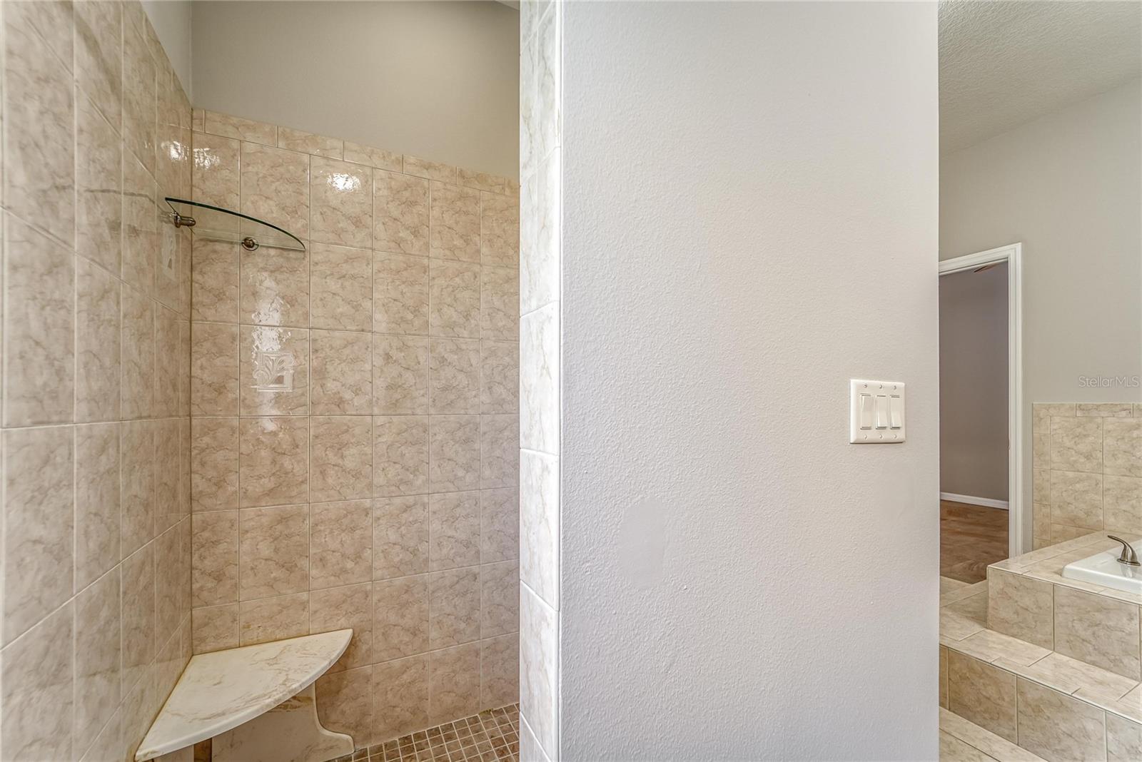 BATH #1 - SUITE