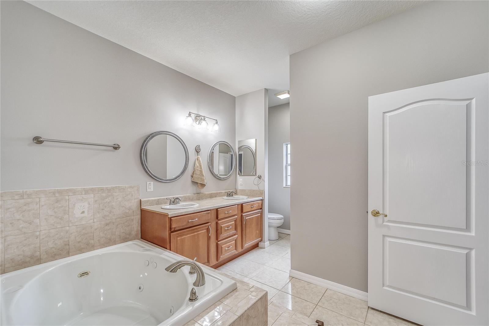 BATH #1 - SUITE