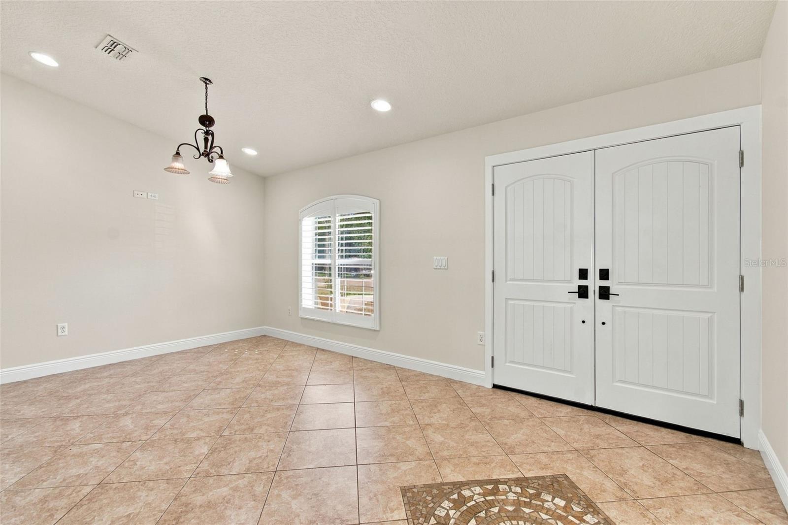Entry/Flex Space Entry/Flex Space