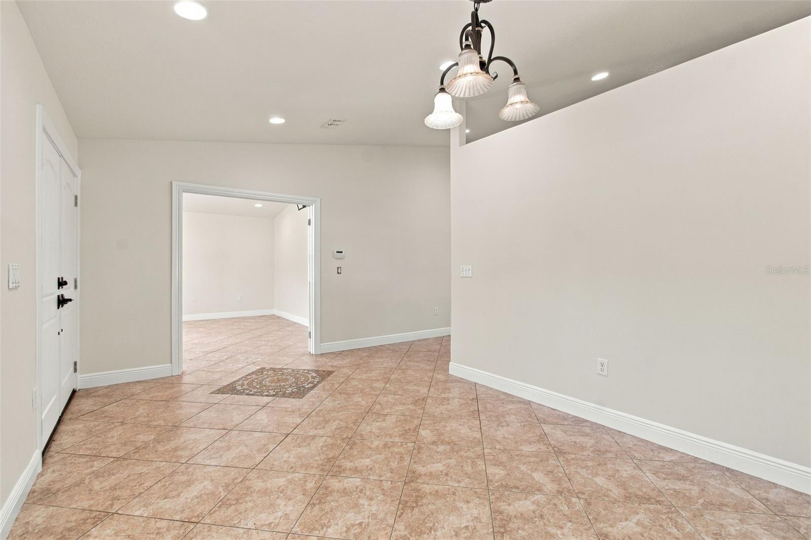 Entry/Flex Space Entry/Flex Space