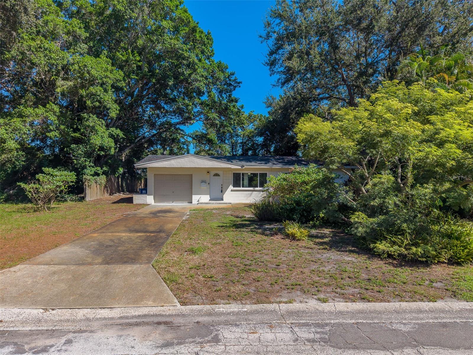 811 69TH AVENUE S, St Petersburg, FL 33705 811 69TH AVENUE S, St Petersburg, FL 33705
