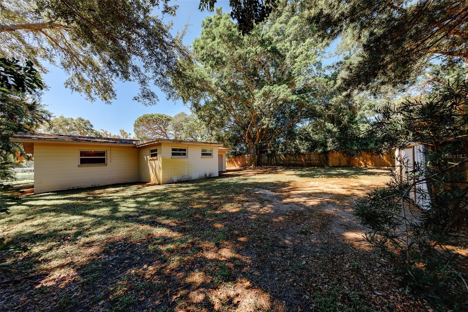 811 69TH AVENUE S, St Petersburg, FL 33705
