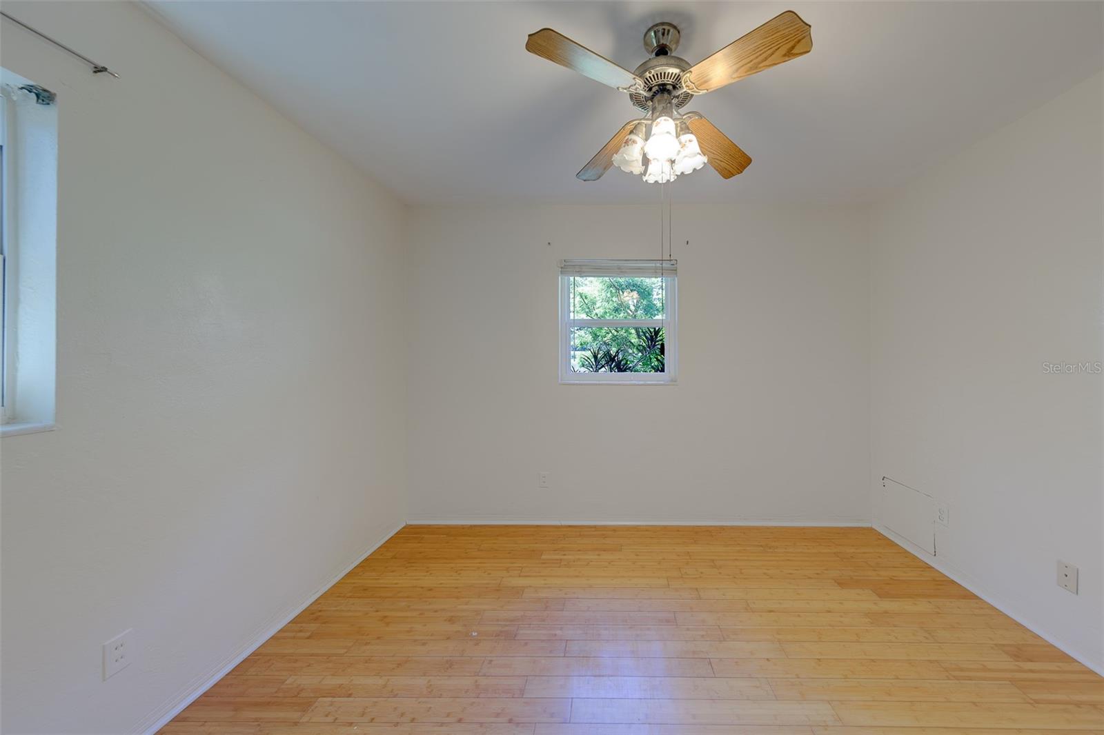 811 69TH AVENUE S, St Petersburg, FL 33705