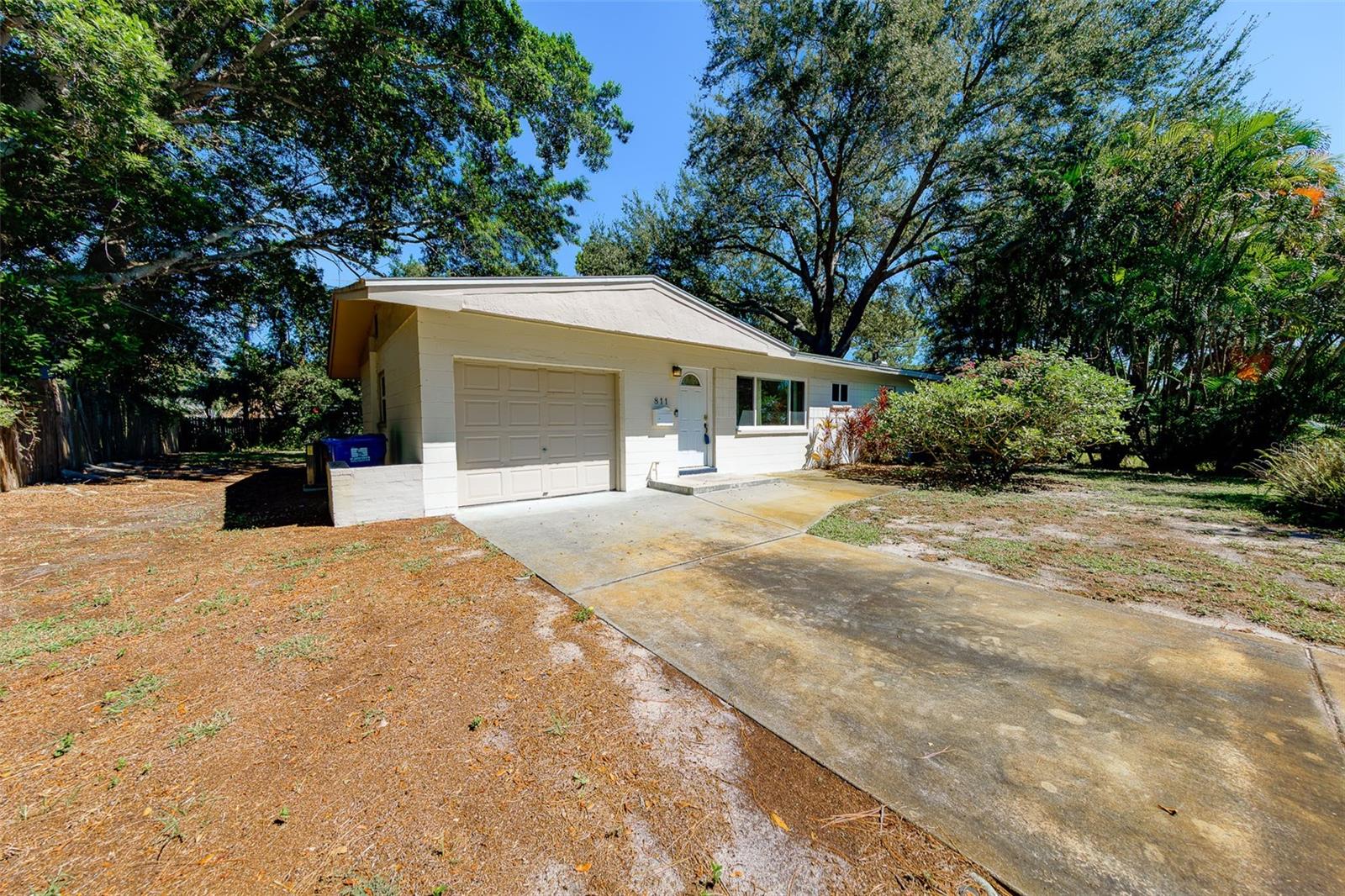 811 69TH AVENUE S, St Petersburg, FL 33705