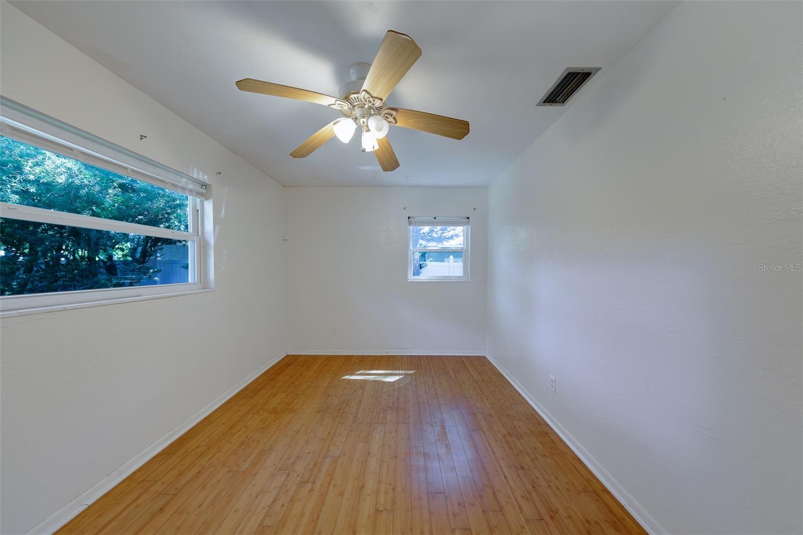 811 69TH AVENUE S, St Petersburg, FL 33705