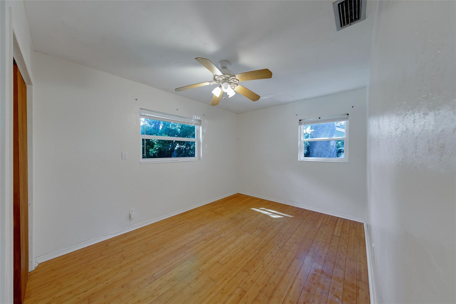 811 69TH AVENUE S, St Petersburg, FL 33705