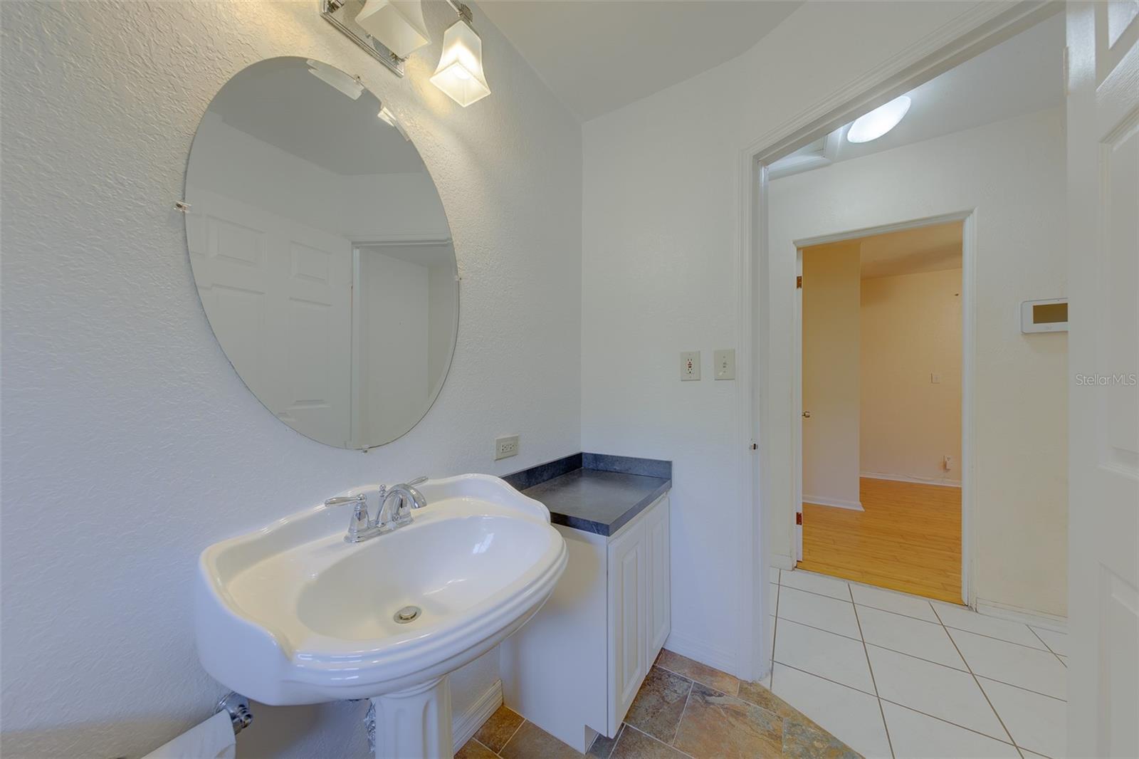811 69TH AVENUE S, St Petersburg, FL 33705