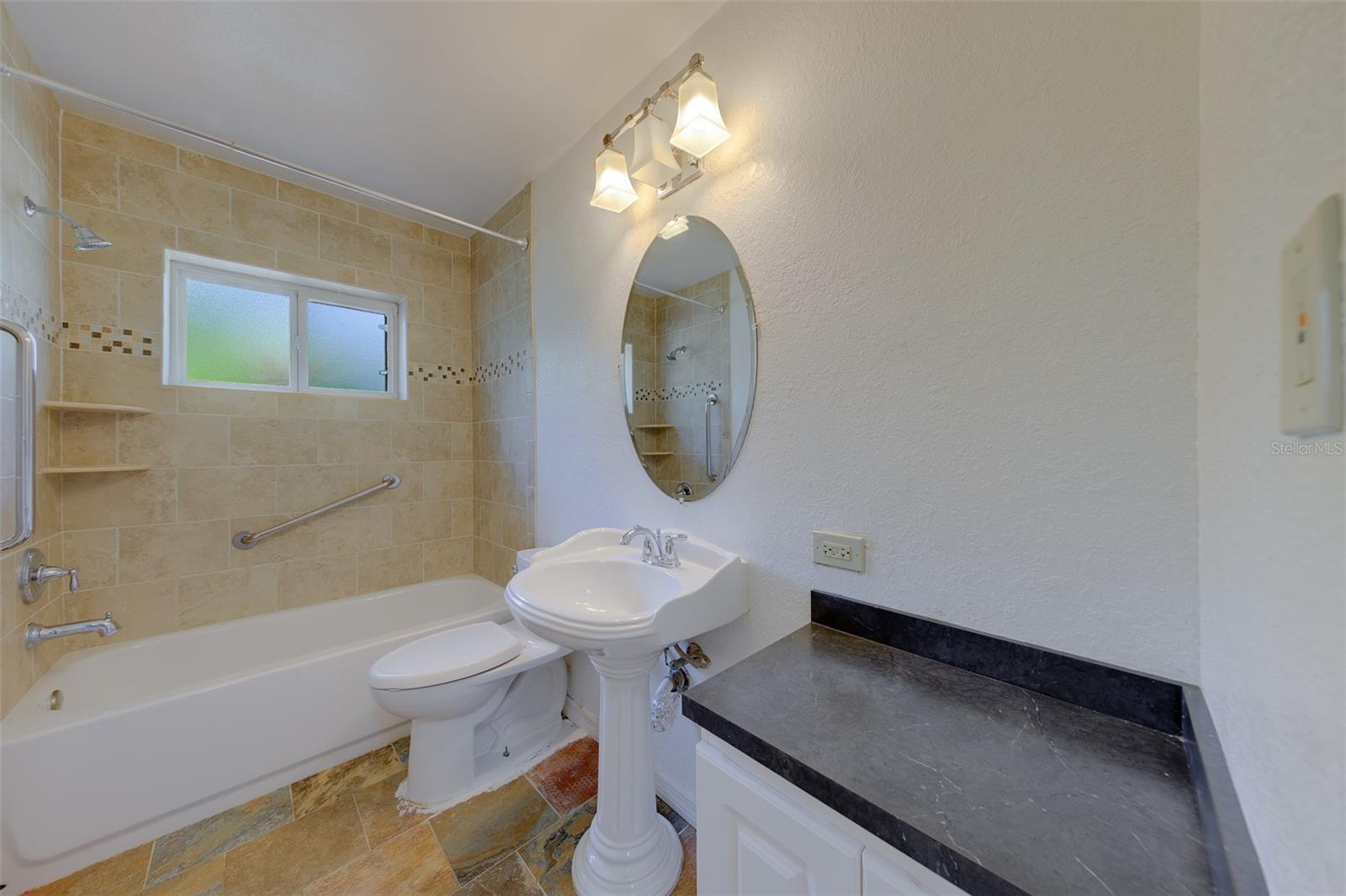 811 69TH AVENUE S, St Petersburg, FL 33705