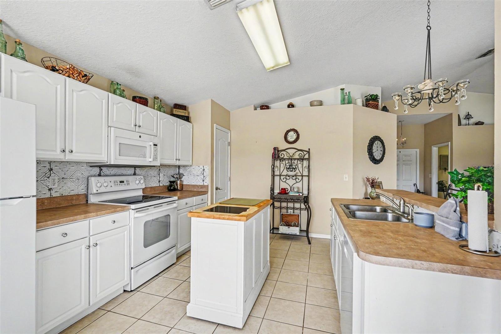 10130 OLD TAMPA BAY DRIVE, San Antonio, FL 33576