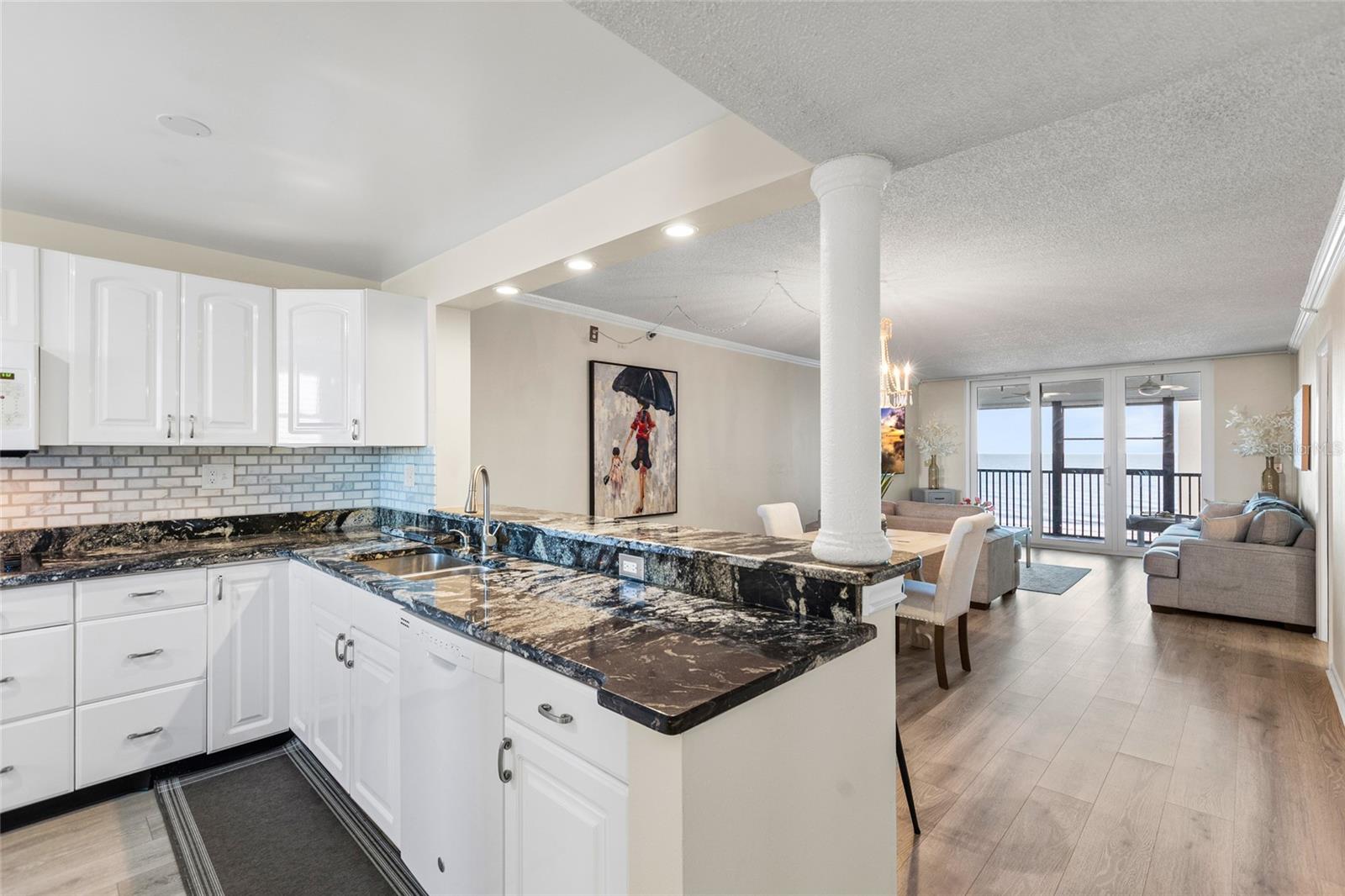 Dining Area/Kitchen Bar
