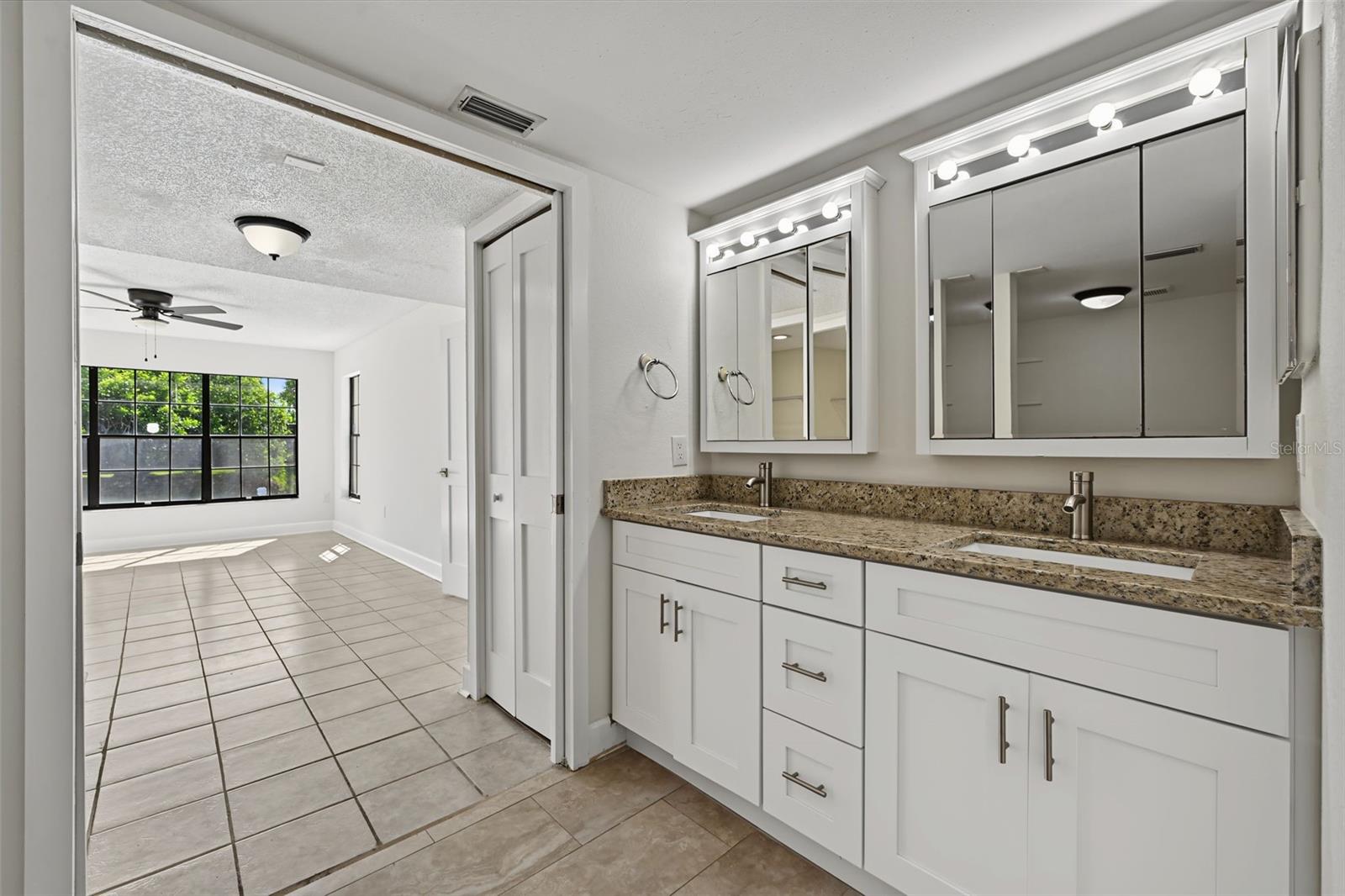 Updated Primary En Suite Bathroom