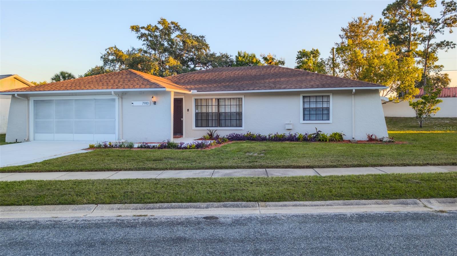 Extrior NOT in a deed restricted neighborhood
