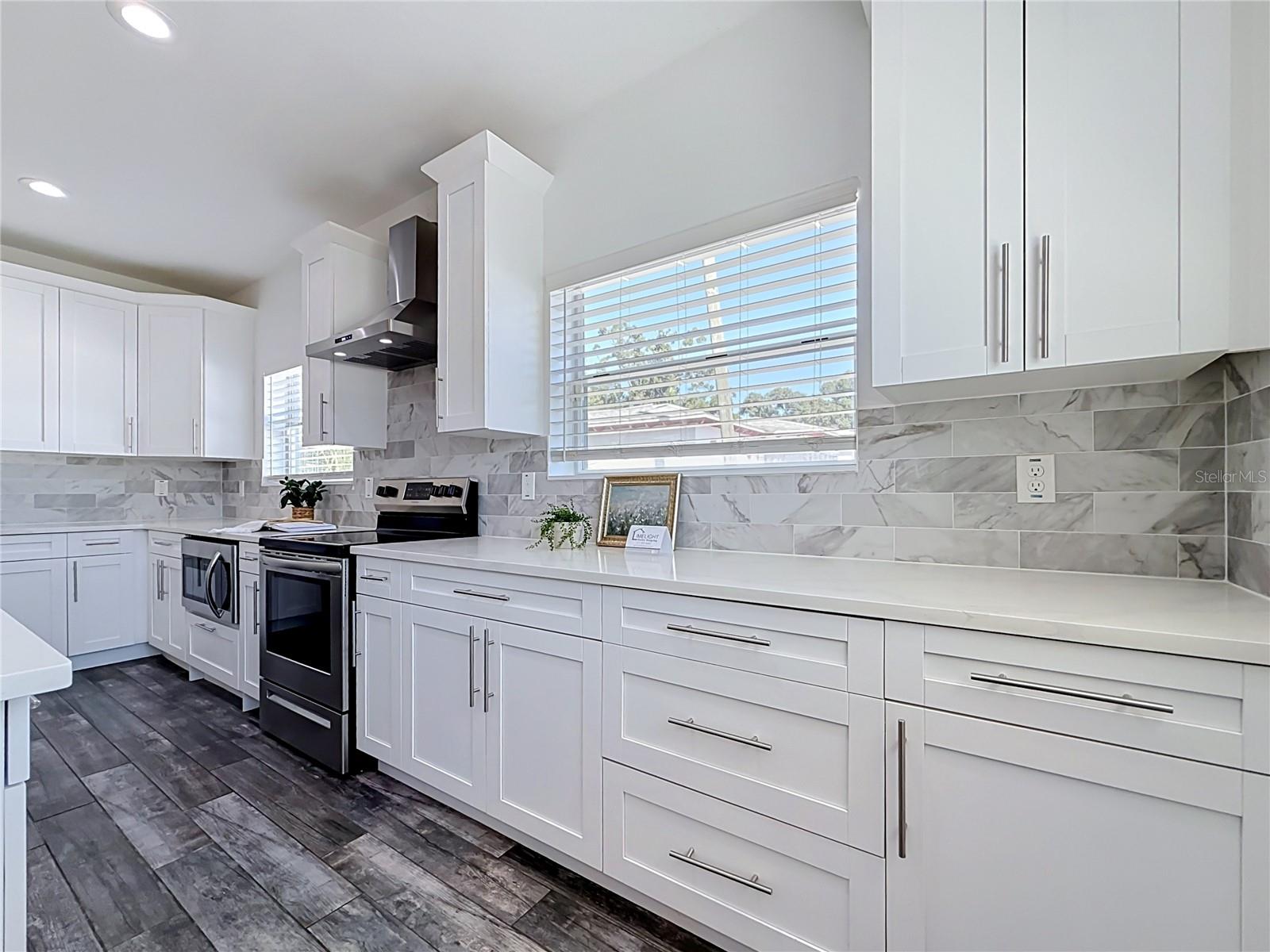 427 39TH STREET S, St Petersburg, FL 33711
