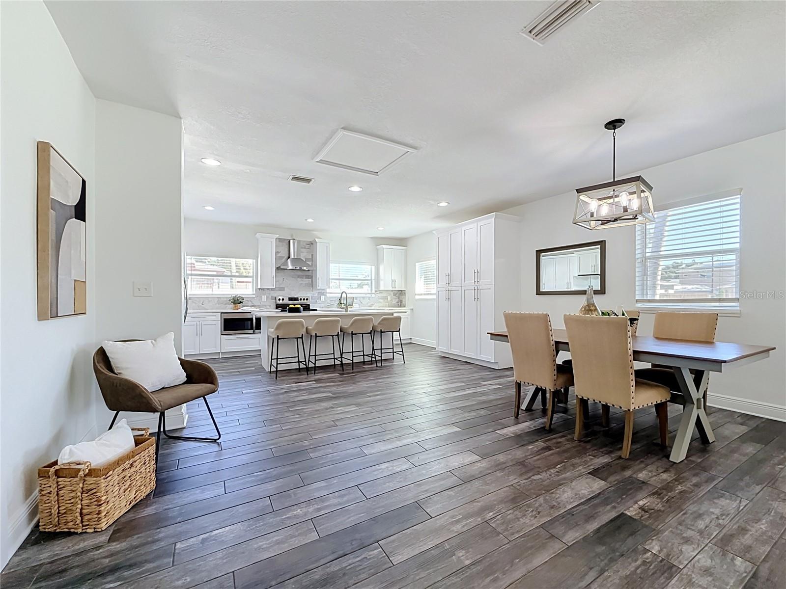 427 39TH STREET S, St Petersburg, FL 33711