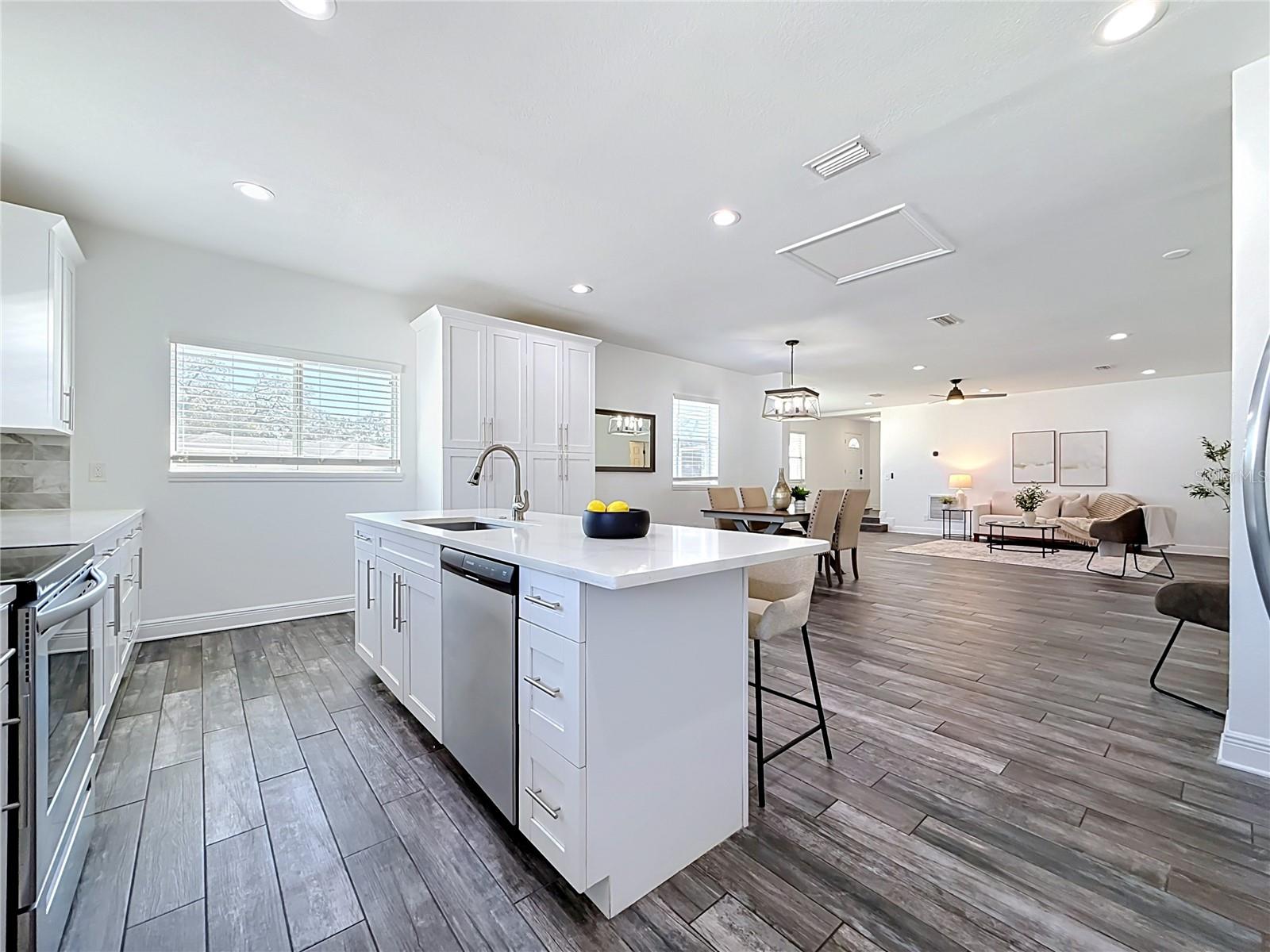 427 39TH STREET S, St Petersburg, FL 33711