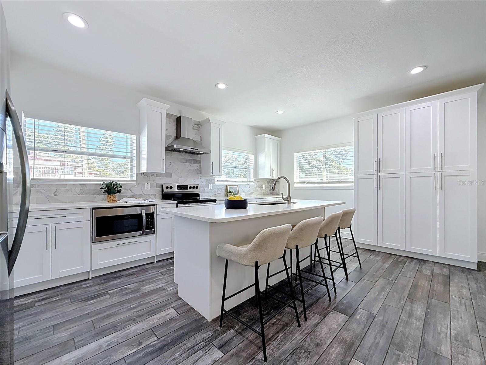 427 39TH STREET S, St Petersburg, FL 33711
