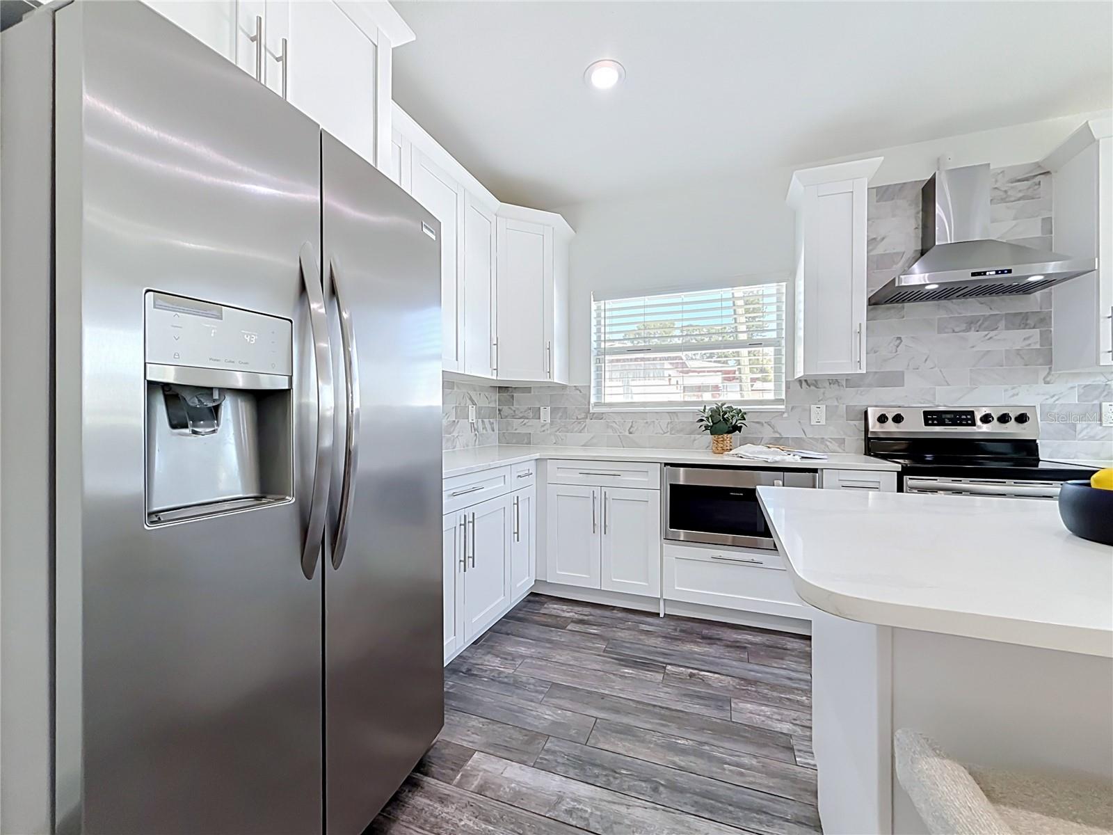 427 39TH STREET S, St Petersburg, FL 33711