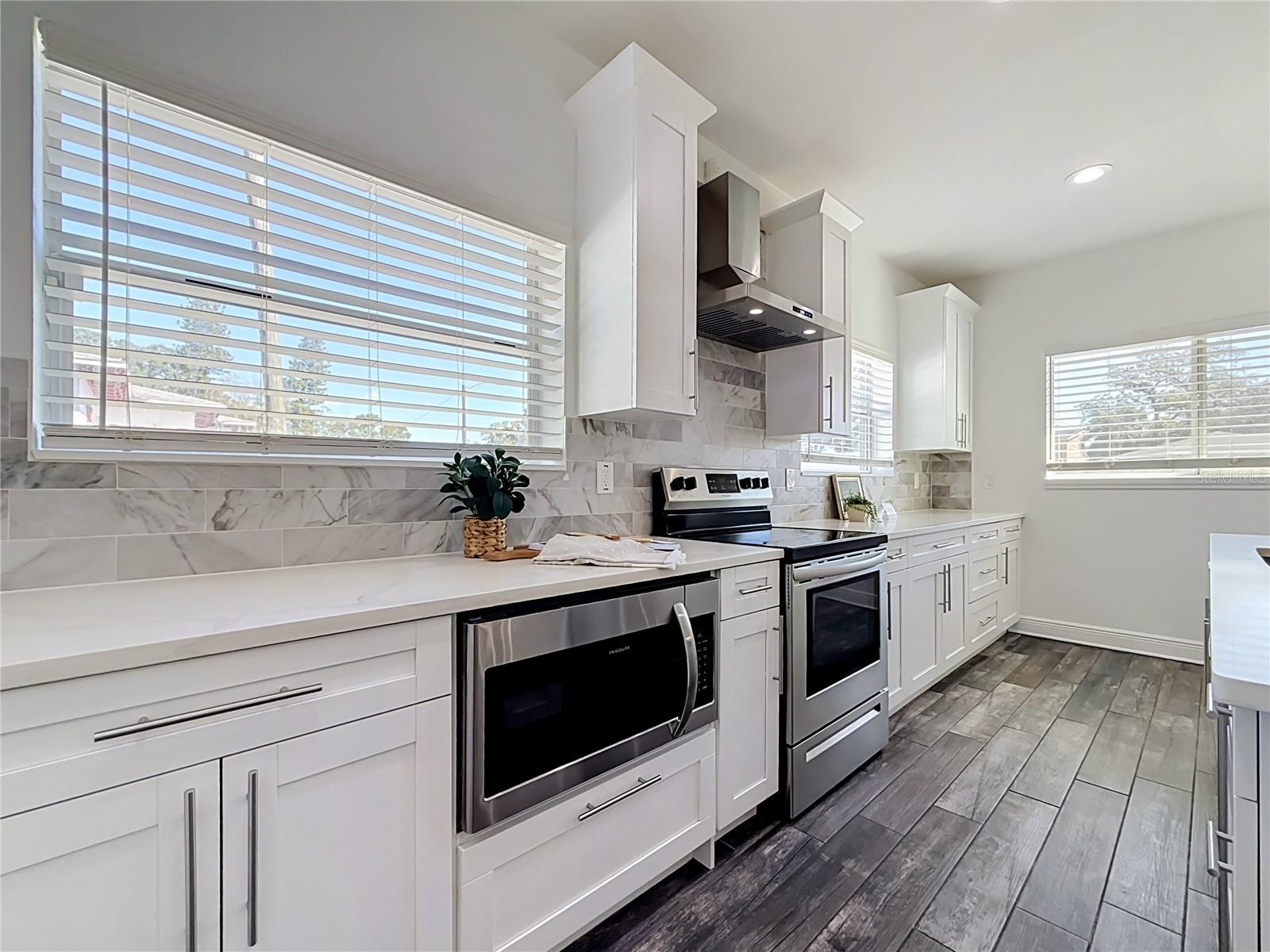 427 39TH STREET S, St Petersburg, FL 33711