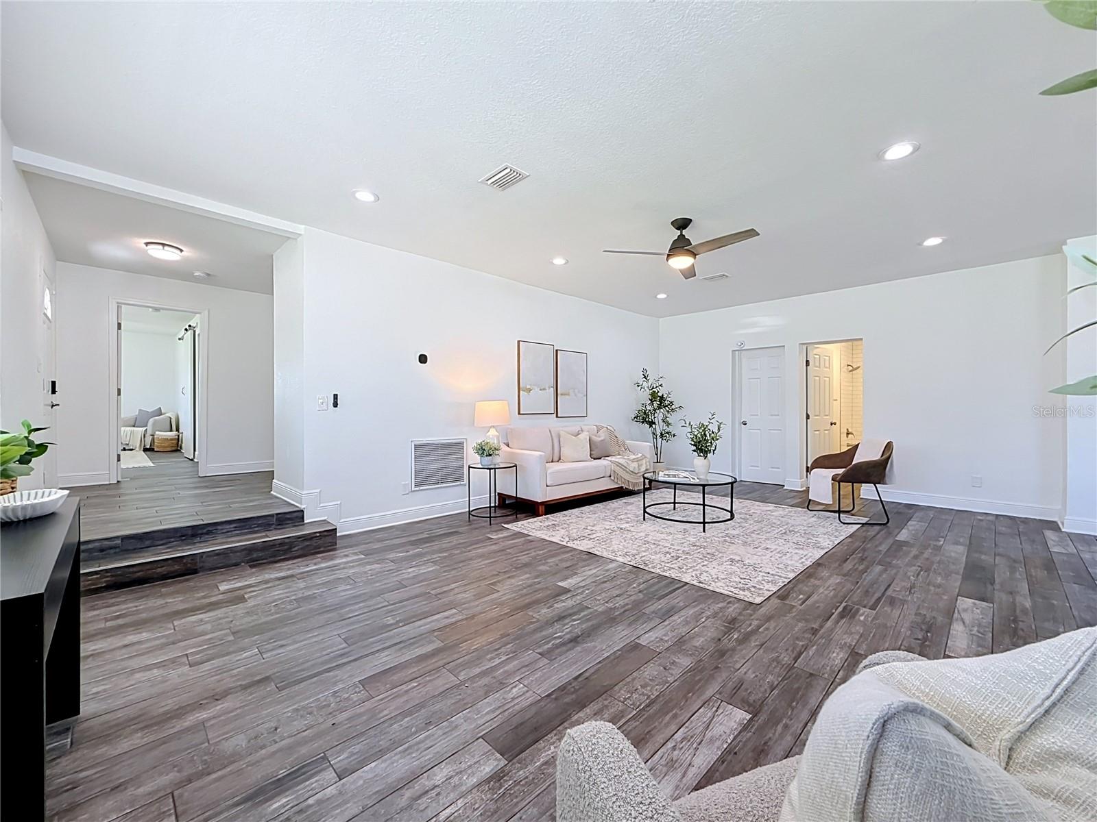 427 39TH STREET S, St Petersburg, FL 33711