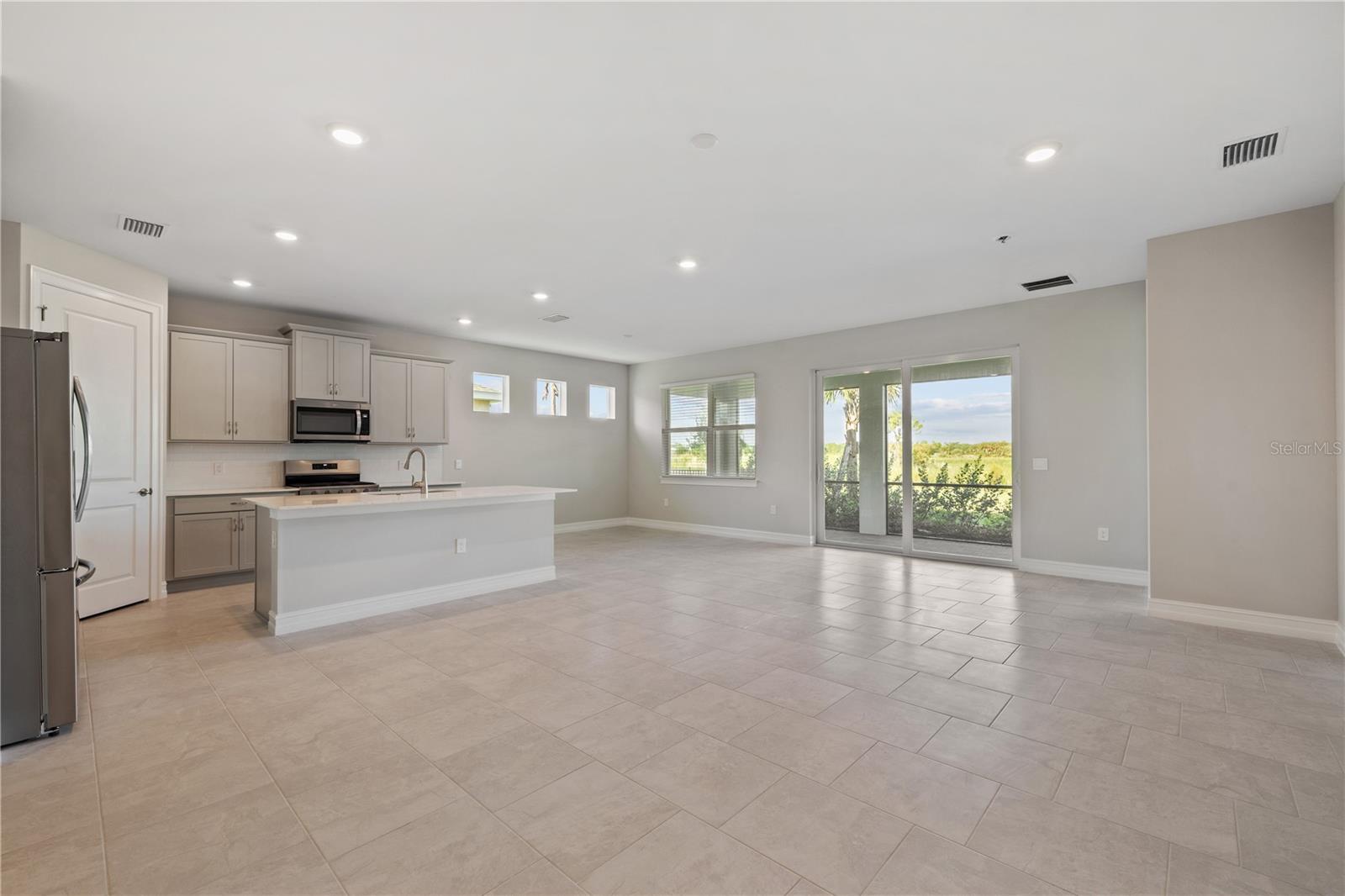 Kitchen / Living Room combo