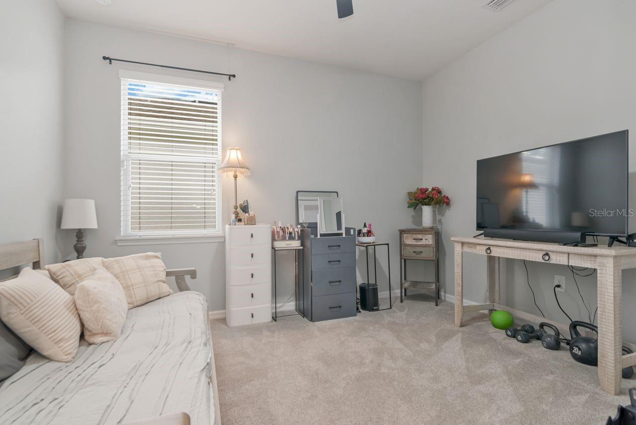 2nd bedroom