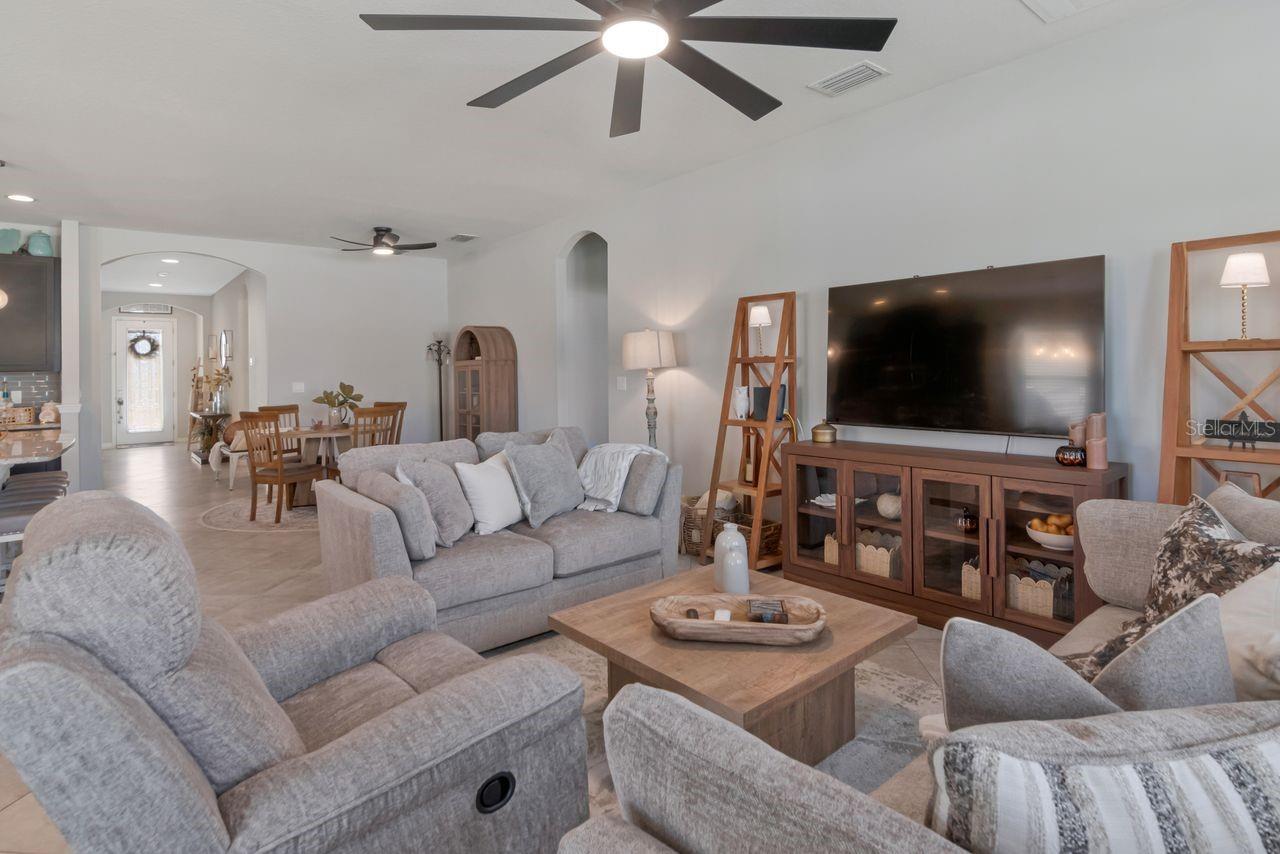 Large open area with multiple spaces for everyday living.