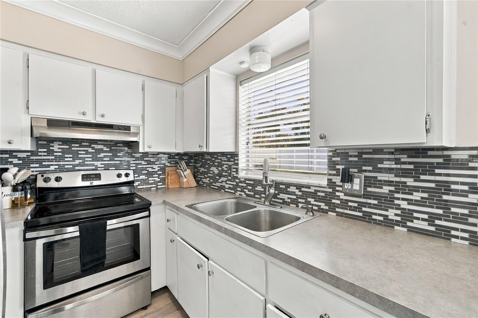 9453 GOLDEN GROVE STREET, Seminole, FL 33772 9453 GOLDEN GROVE STREET, Seminole, FL 33772