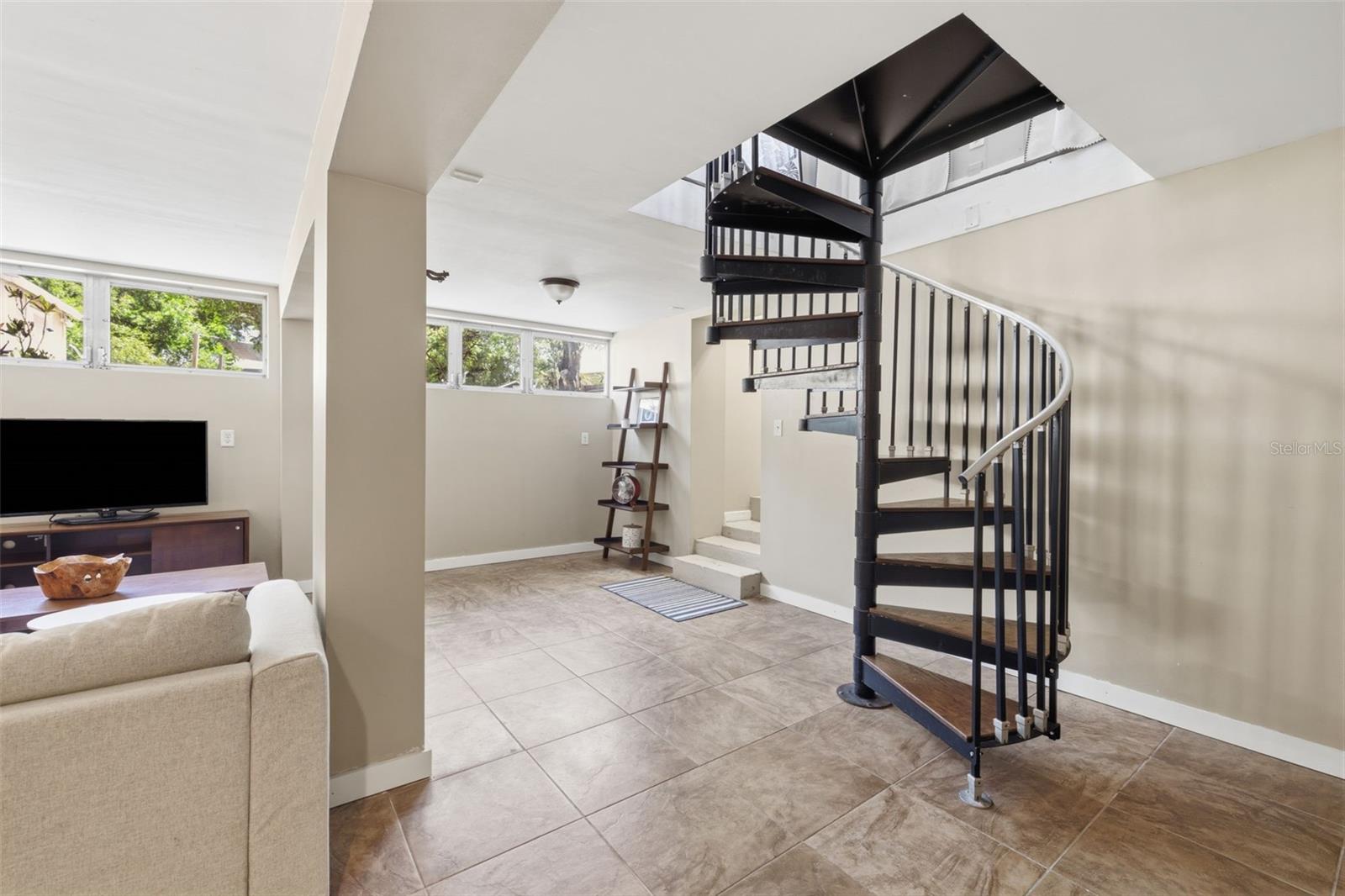 1423 E HENRY AVENUE, Tampa, FL 33604