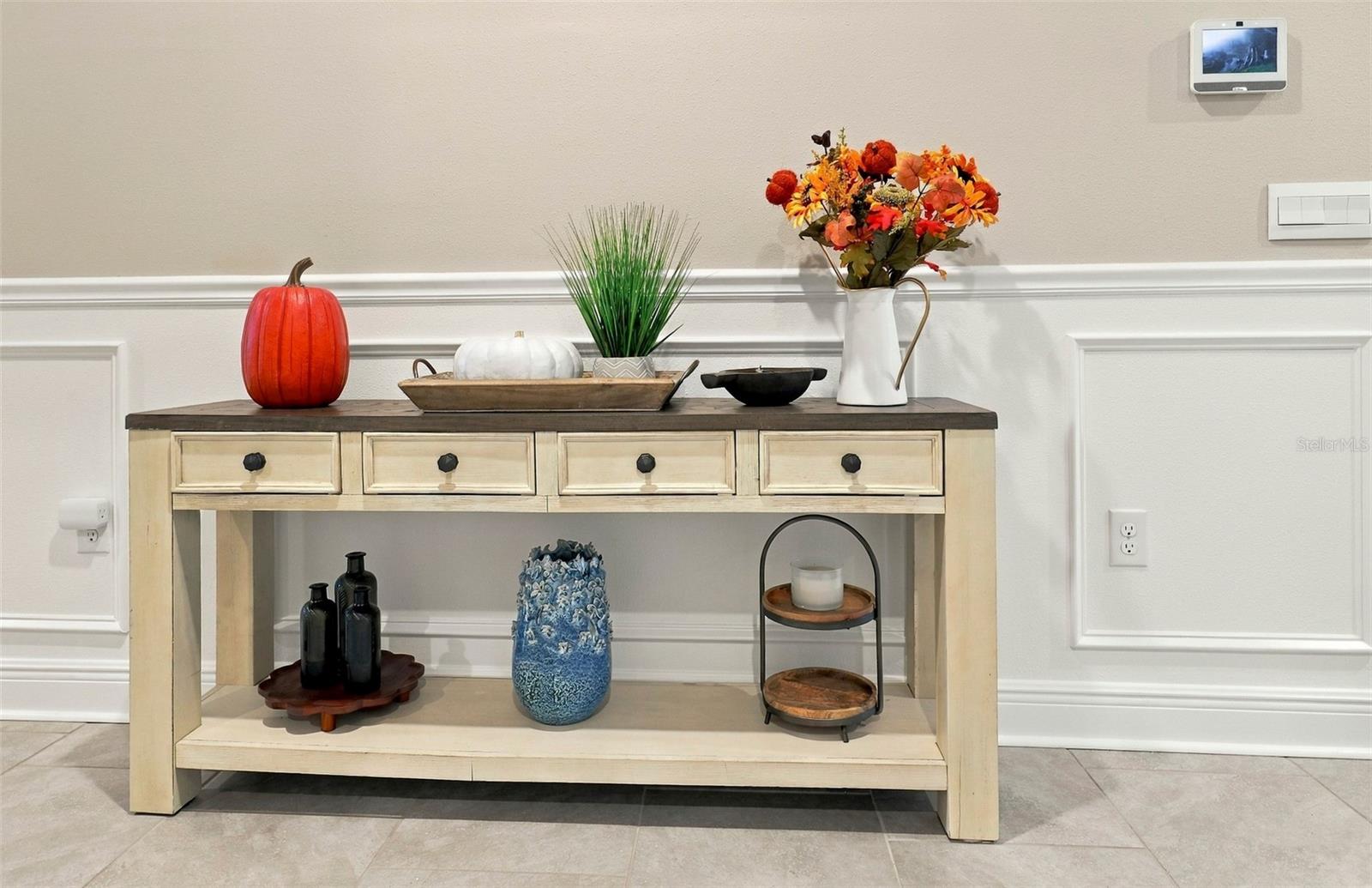 Front- Entrance Decorative Wall Molding With Chair Rails
