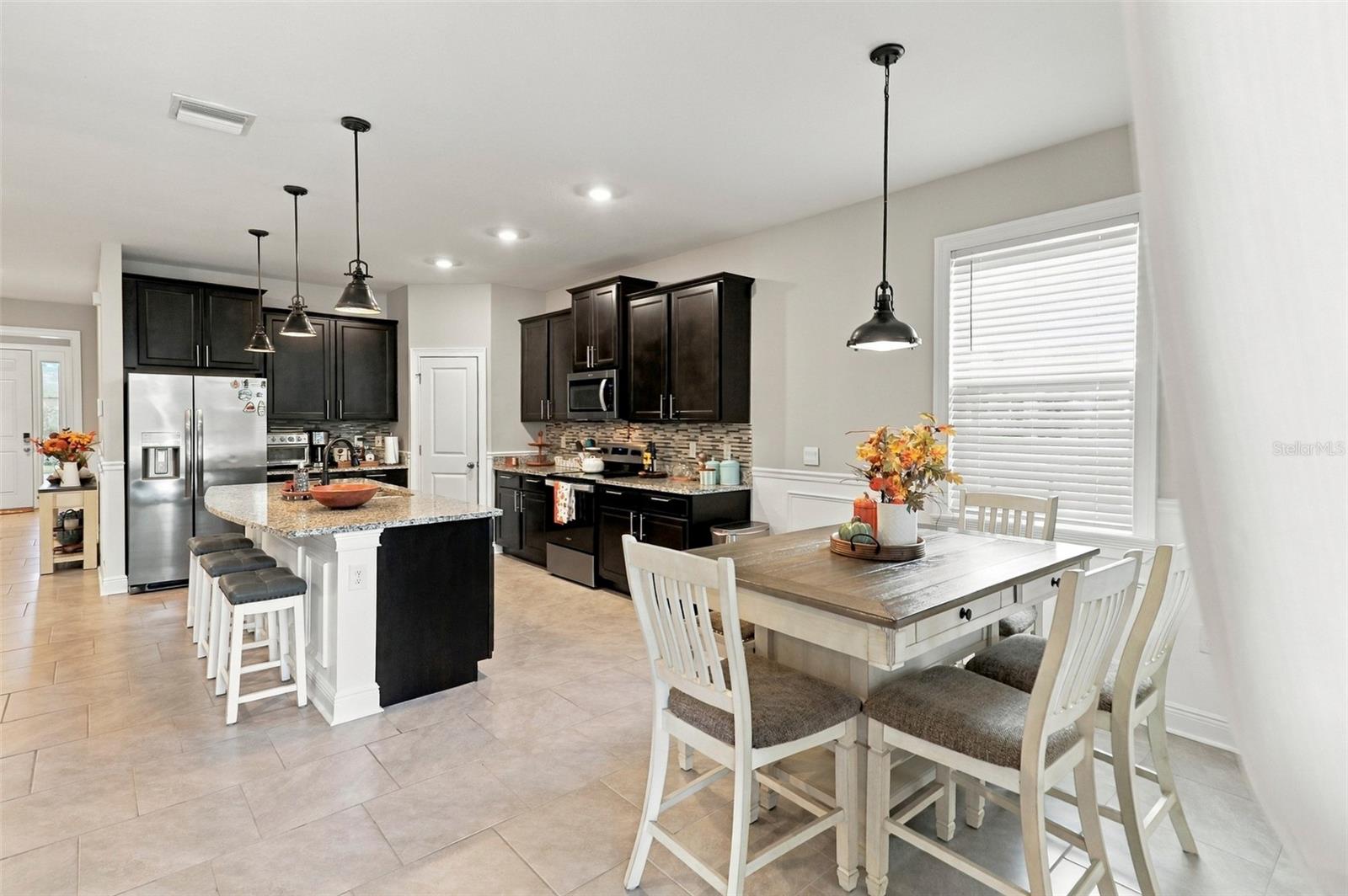 Open-Concept Kitchen and Dining Area with Pendant Lighting