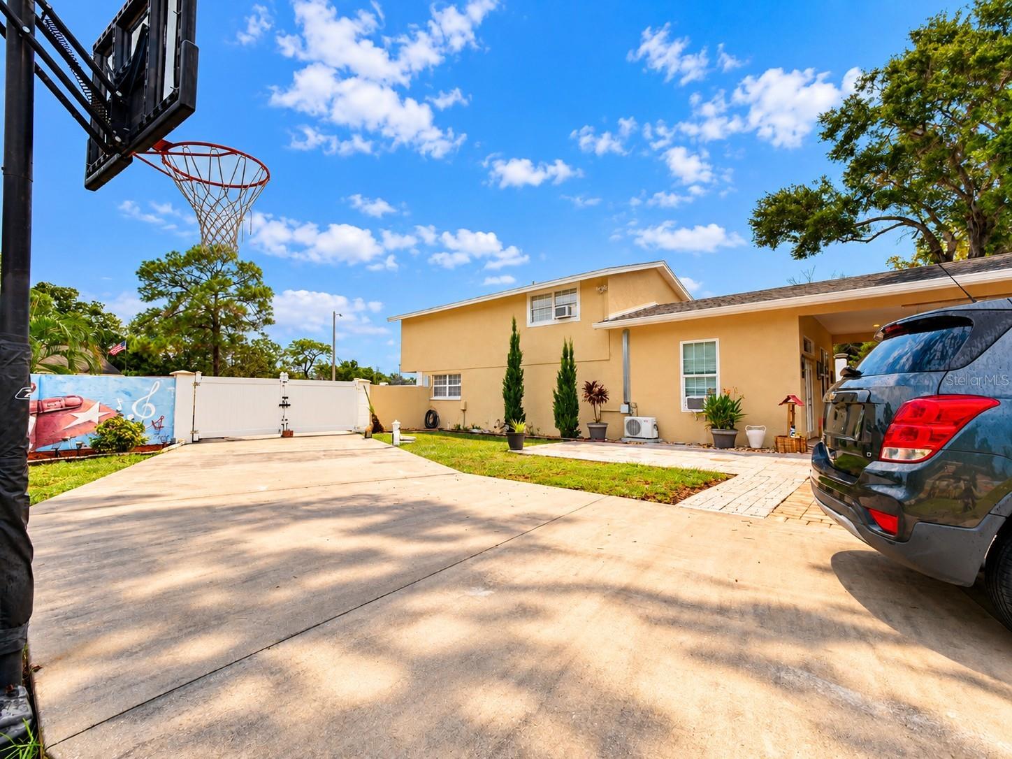 8344 FOUNTAIN AVENUE, Tampa, FL 33615