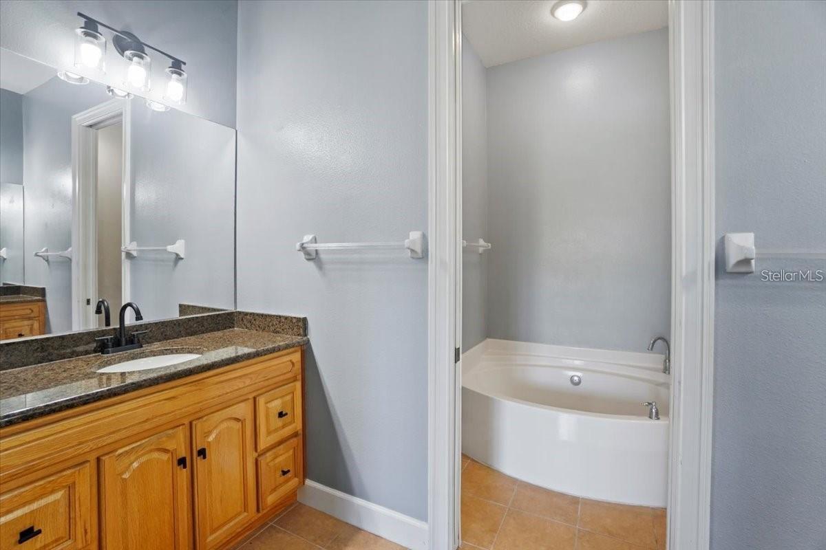 8406 COSTA BLANCA COURT, Temple Terrace, FL 33637
