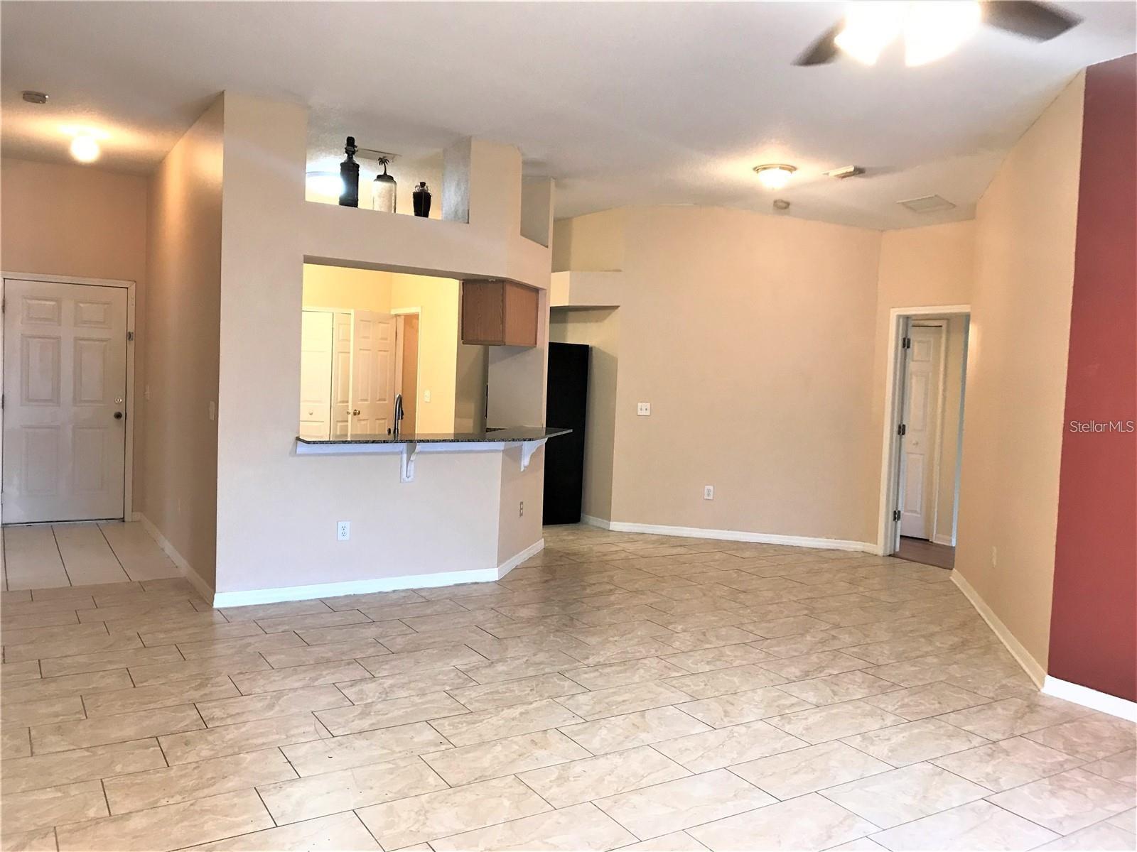 Spacious House with Large Living Room, Dining area and Gorgeous Kitchen