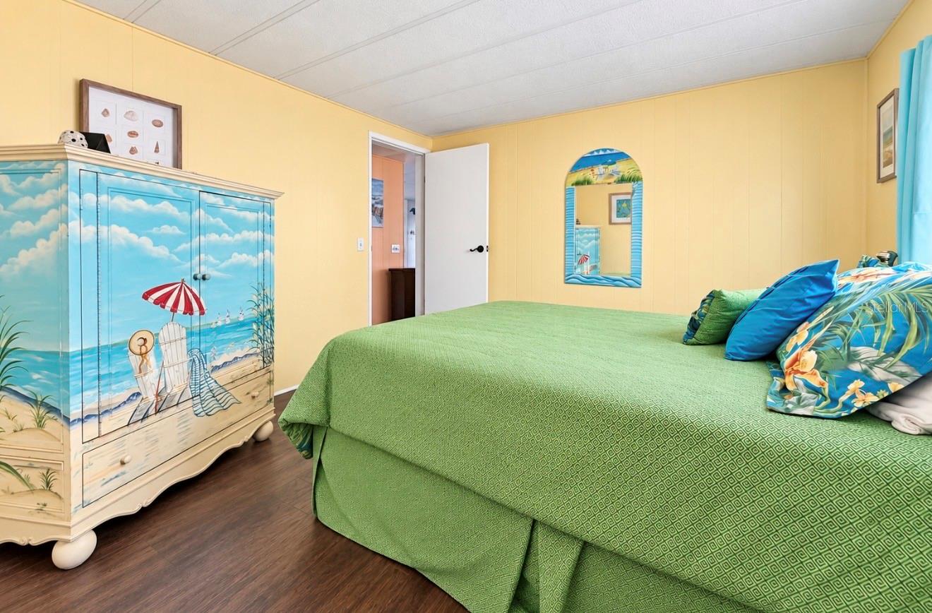 2nd bedroom