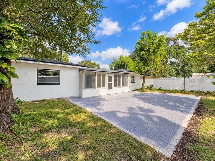 1112 W HIAWATHA STREET, Tampa, FL 33604