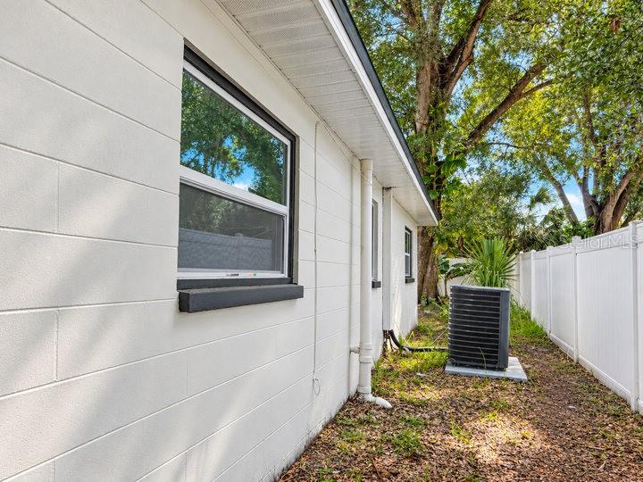 1112 W HIAWATHA STREET, Tampa, FL 33604